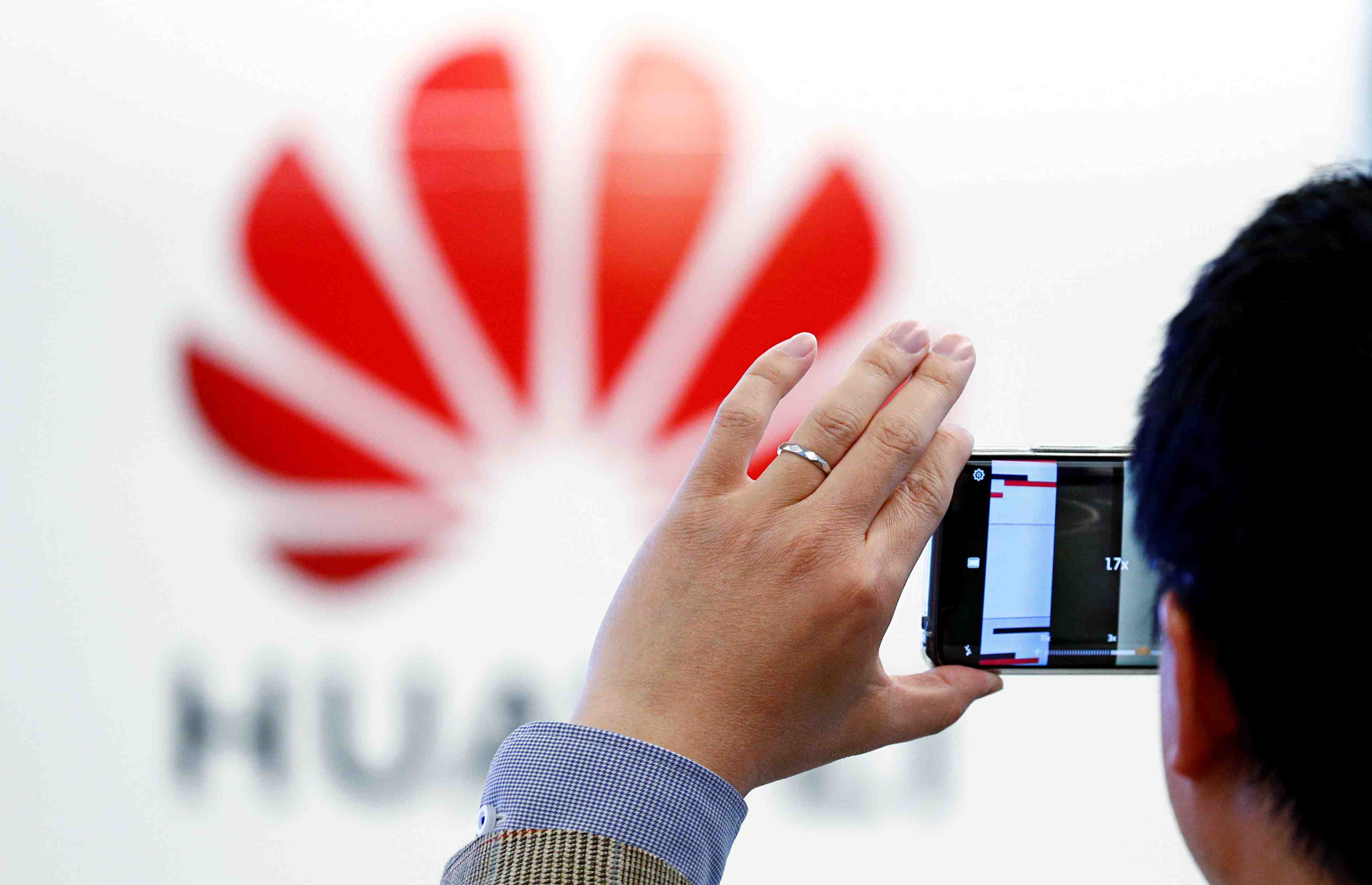 Etats-unis: huawei demande la levee d'une interdiction liee a la securite nationale