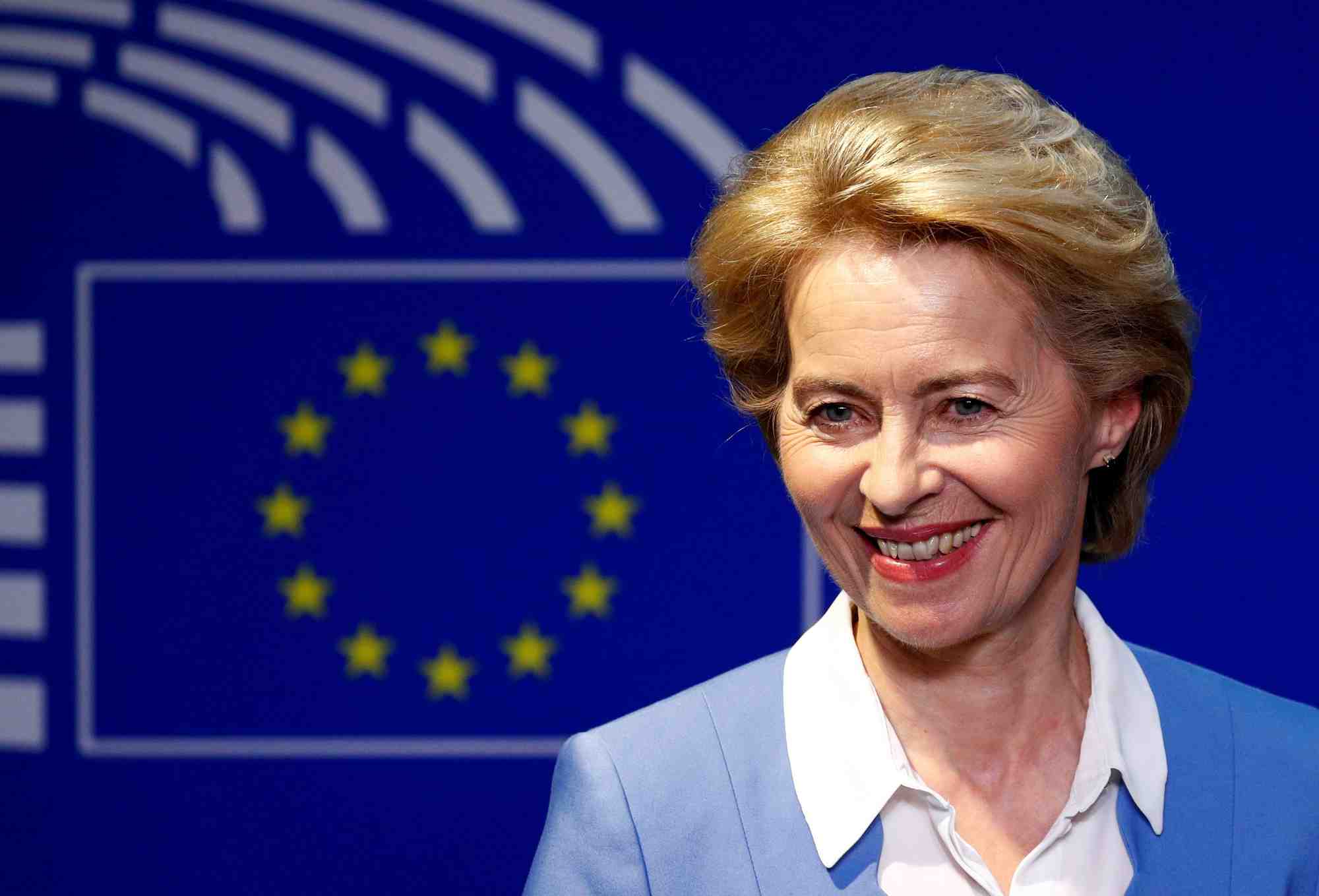 Pour devenir la présidente de la Commission, l'actuelle ministre allemande de la Défense, une chrétienne-démocrate proche d'Angela Merkel, devra obtenir la majorité absolue des membres du Parlement, soit au moins 374 voix sur les 747 siégeant actuellement (sur un effectif théorique de 751).