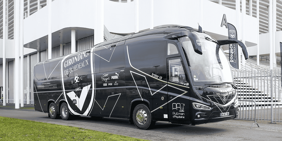 C'est ce bus du Football Club des Girondins de Bordeaux qui a convoyé ce jeudi les soignants néo-aquitains à Mulhouse.