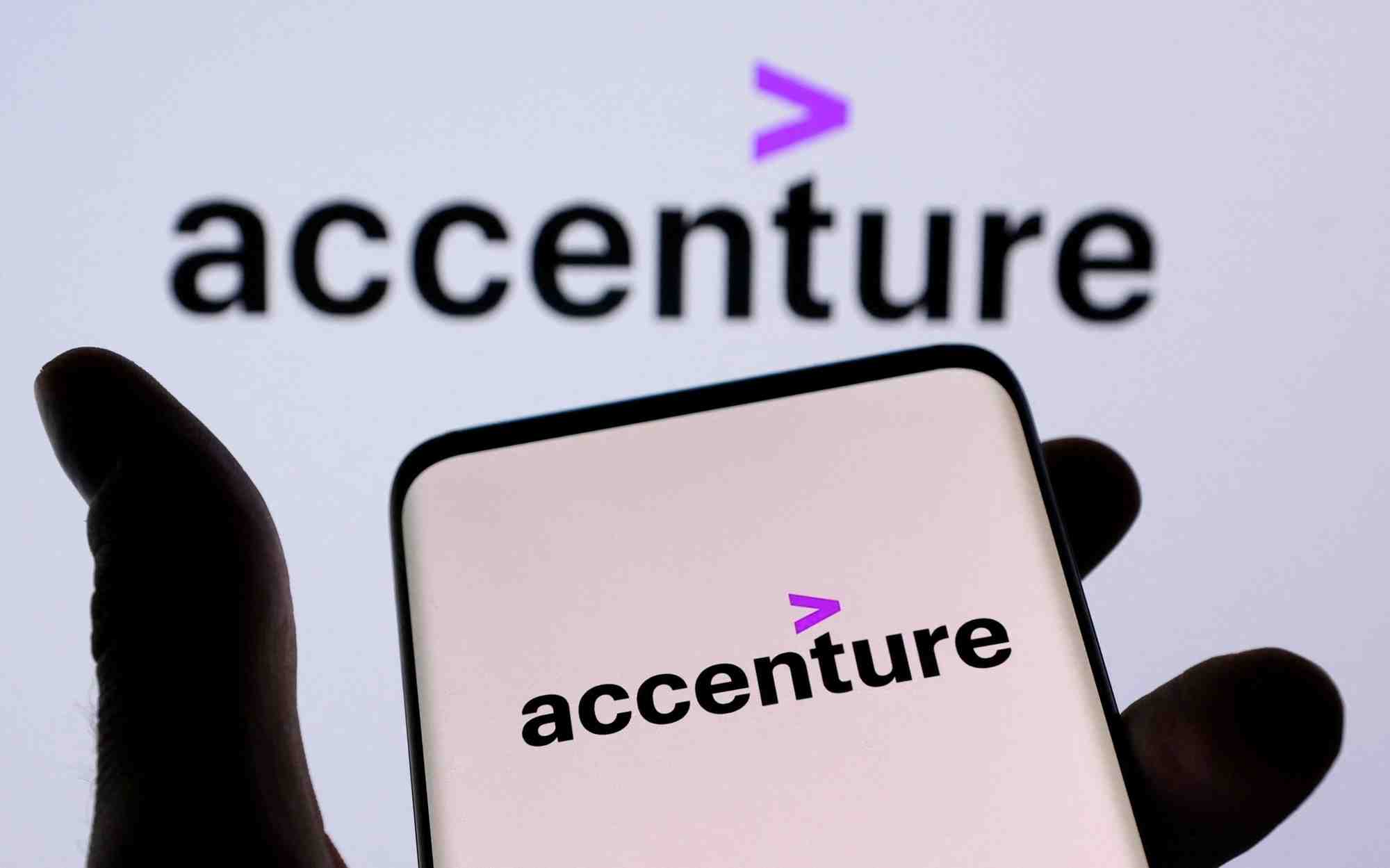 Les salariés d'Accenture protestent contre le refus de la direction d'accorder des augmentations salariales collectives en 2024.