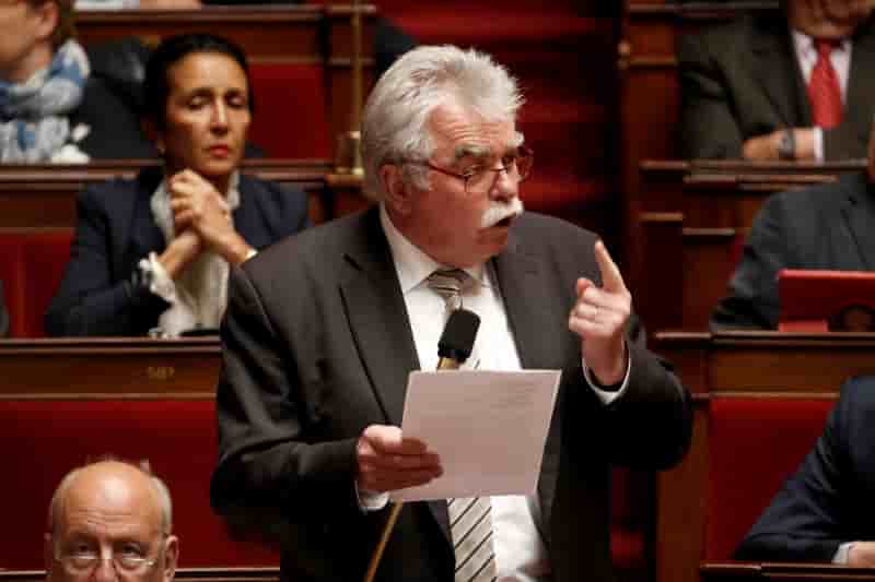 Le front de gauche compte voter la motion de censure de la droite