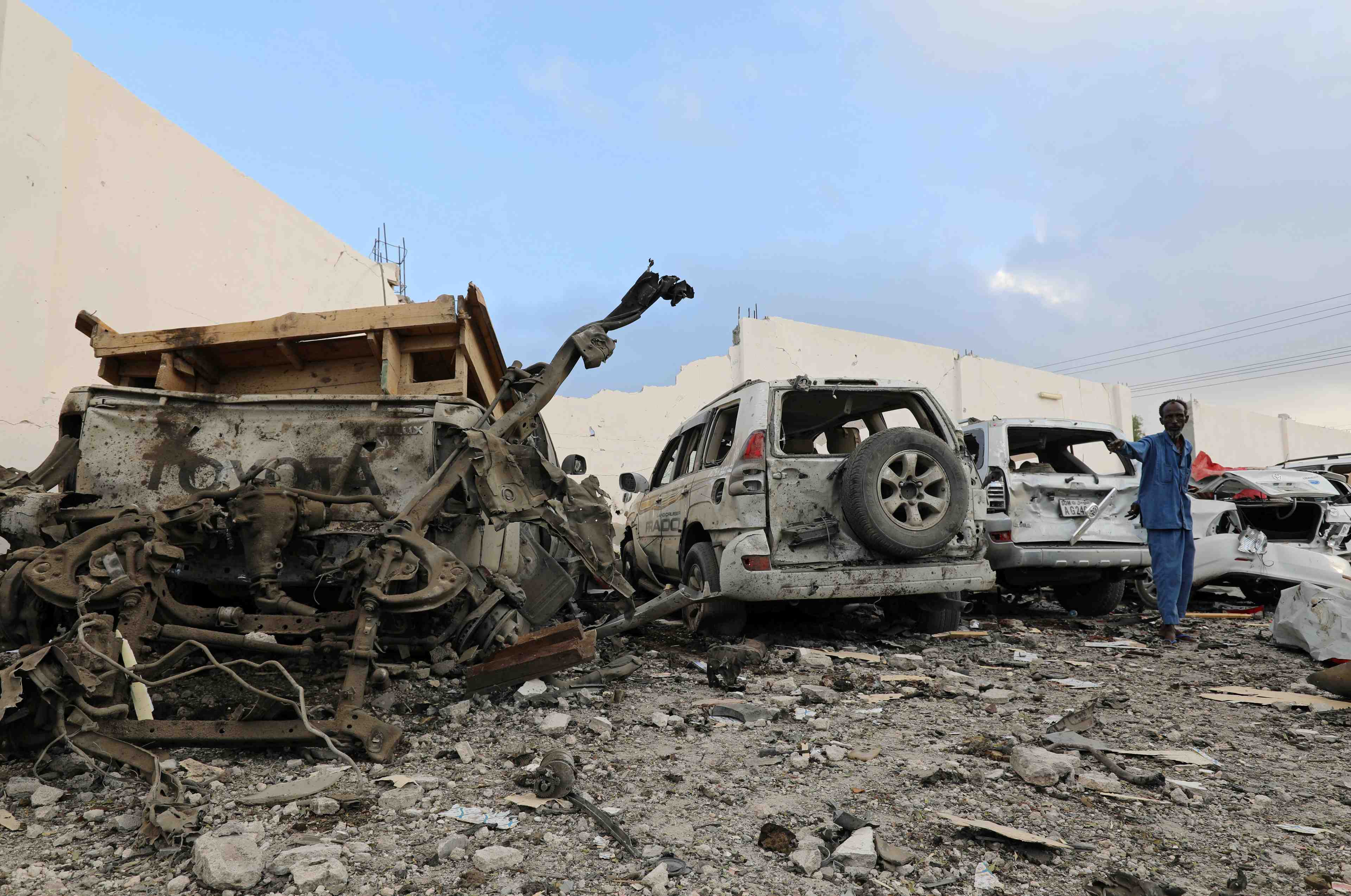 Le bilan du double attentat de mogadiscio s'alourdit a 45 morts