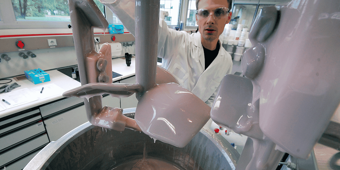 Avec Guerlain à Chartres et Givenchy à Beauvais, Dior constitue l'une des trois usines de LVMH à se lancer dans la fabrication de gel hydroalcoolique.