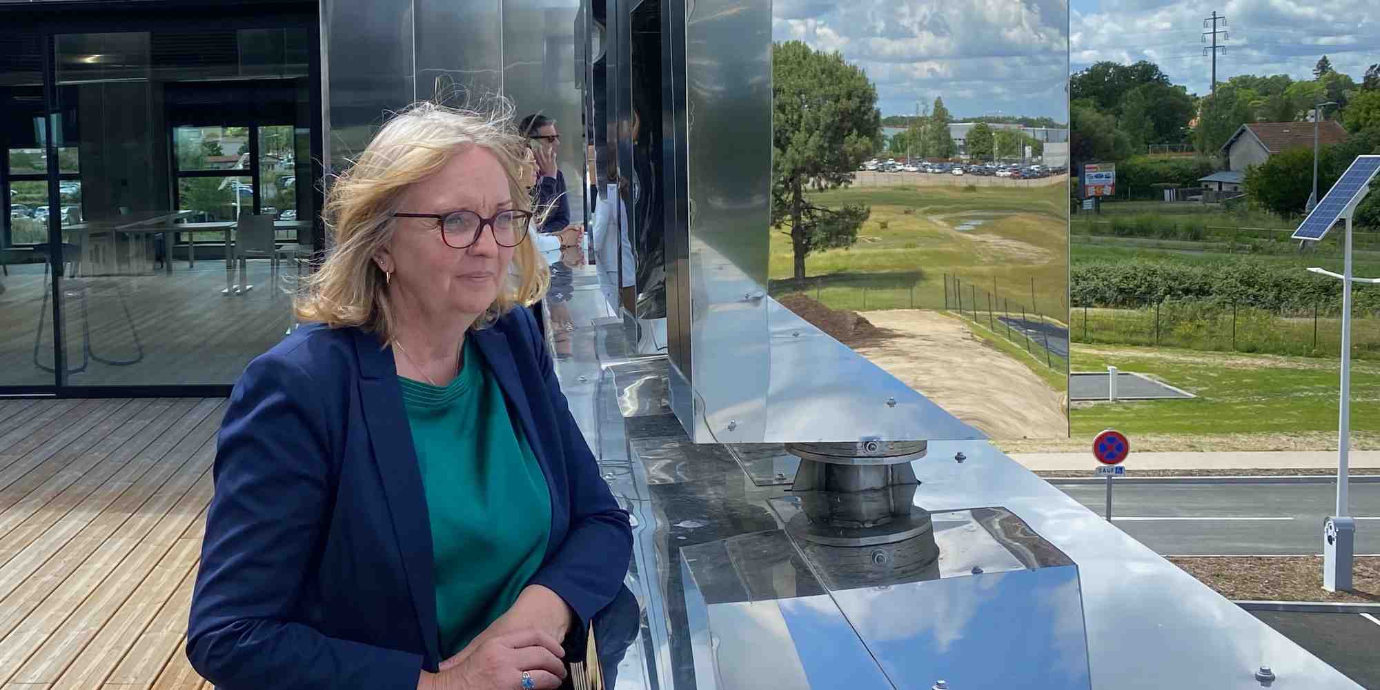 La députée Pascale Boyer (Hautes-Alpes, Renaissance) préside le groupe d'études « énergies durables et hydrogène » de l'Assemblée nationale. Elle était présente à Blanquefort, en Gironde, le 30 mai, pour l'inauguration de l'usine de piles à hydrogène d'HDF Energy.