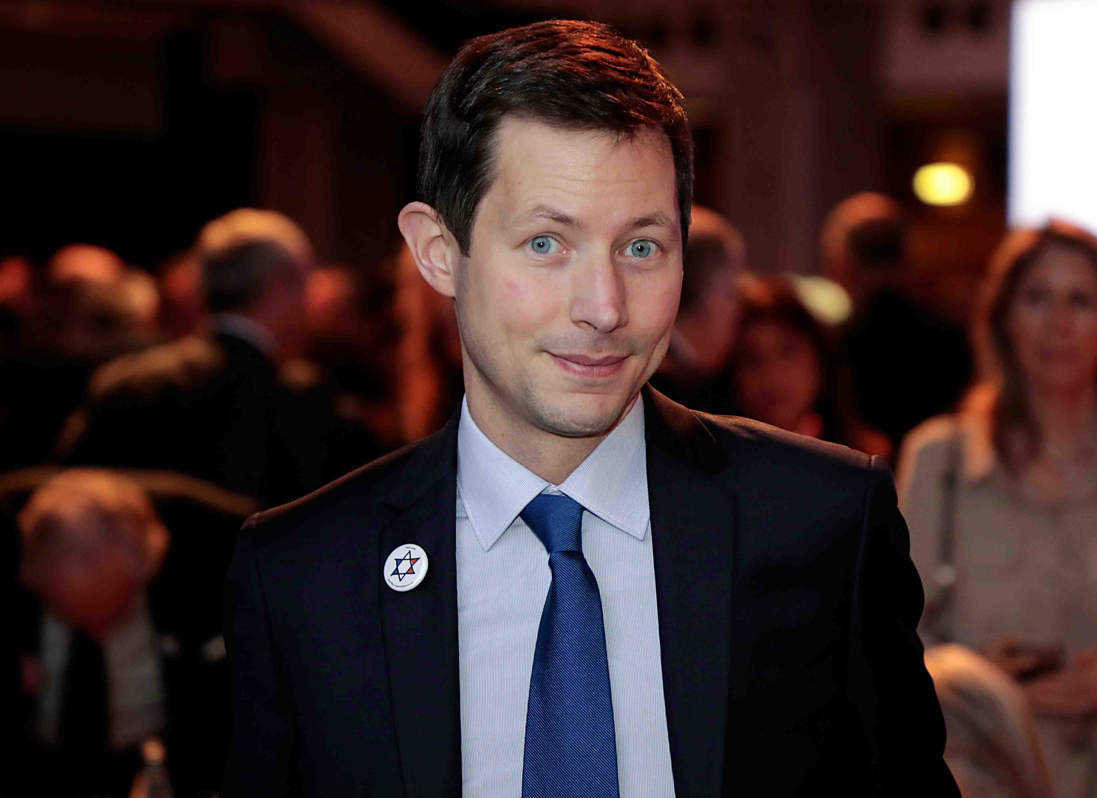 Bellamy "plutot macron que le pen", ou le casse-tete des republicains