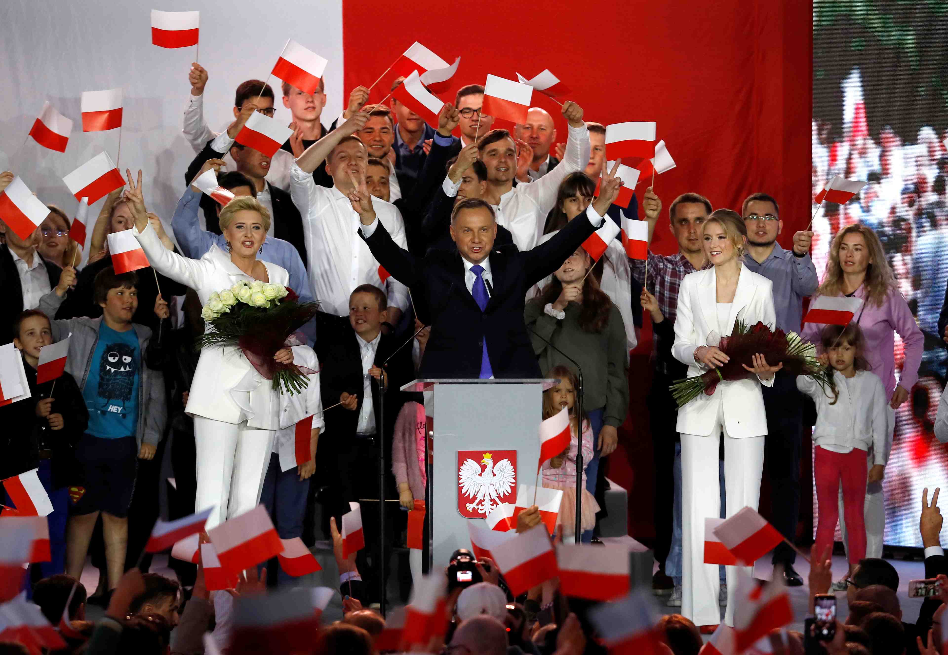 Pologne: le president sortant duda donne en tete de la presidentielle