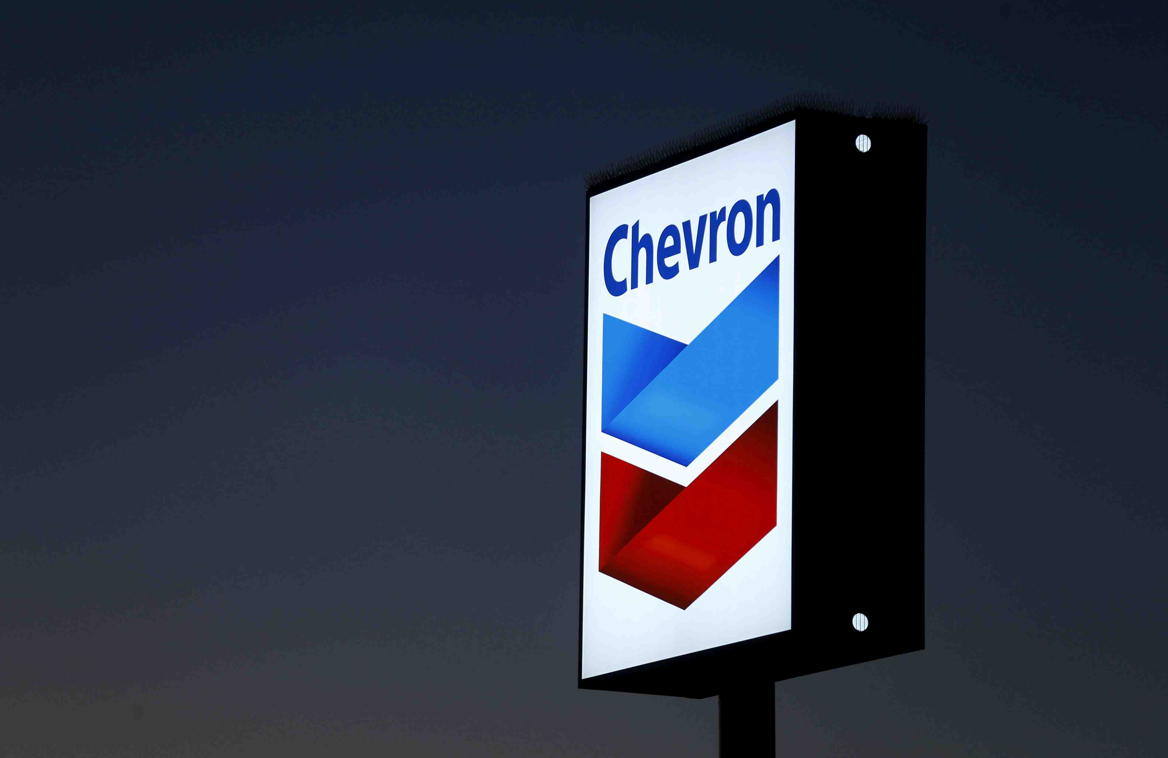 Au t3, chevron bat les previsions, exxon enchaine les pertes