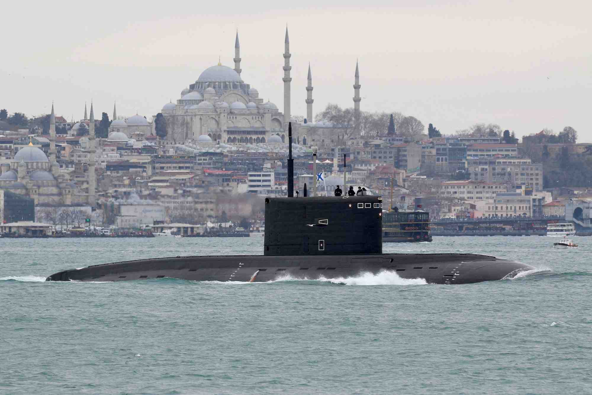 La turquie ne peut empecher les navires de guerre russes d'acceder a la mer noire, dit le ministre turc des affaires etrangeres