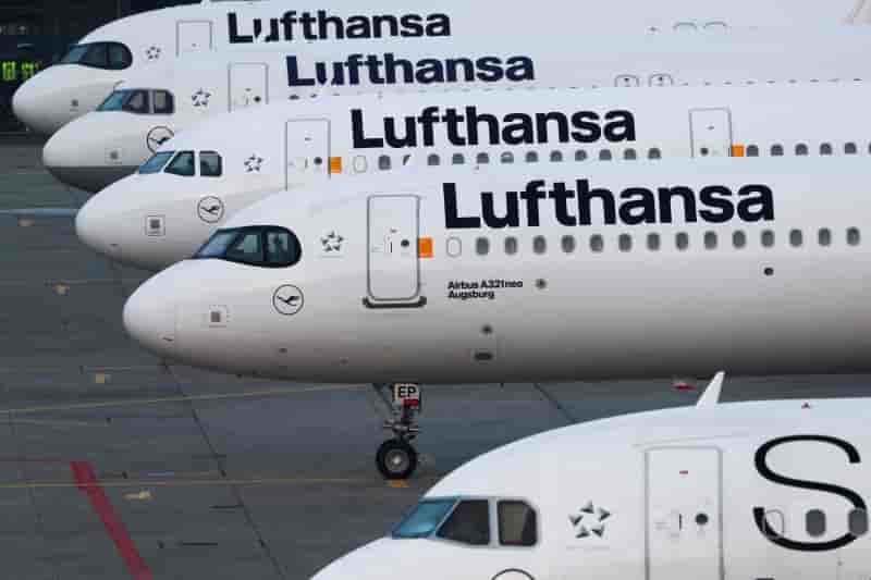 Avions de lufthansa a l'aeroport de francfort