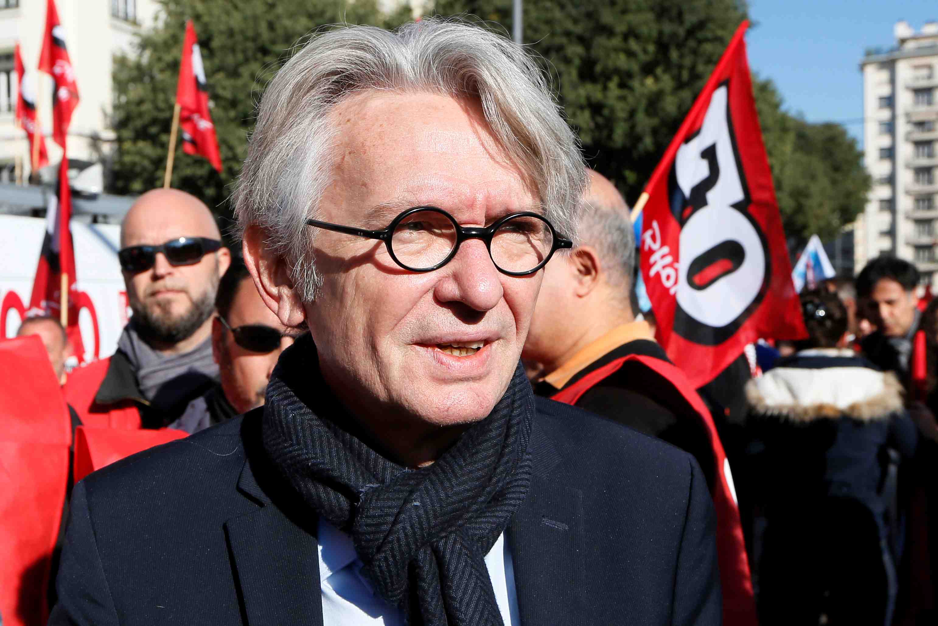 La menace d'un front social recule