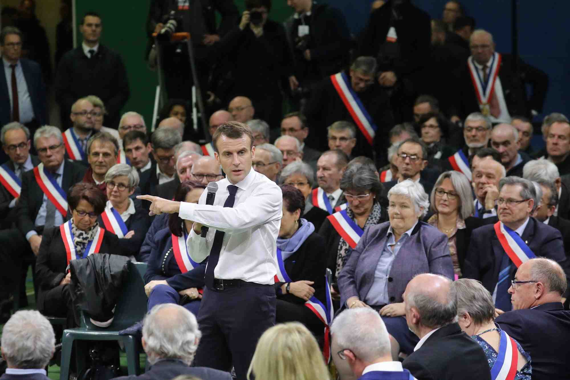 Emmanuel Macron, Grand débat