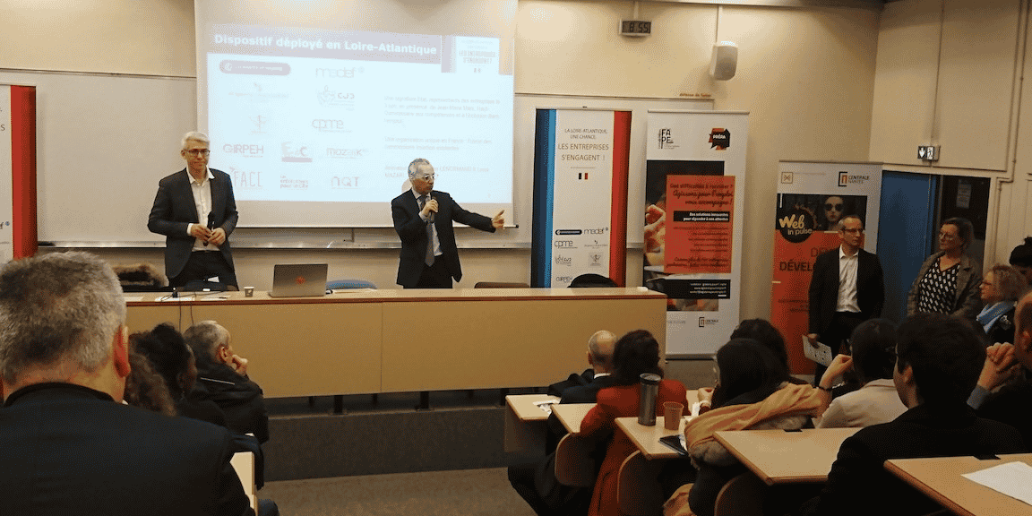 Job dating, Medef, Fape, direccte... à l'Ecole centrale de Nantes pour les publics éloignés de l'emploi.