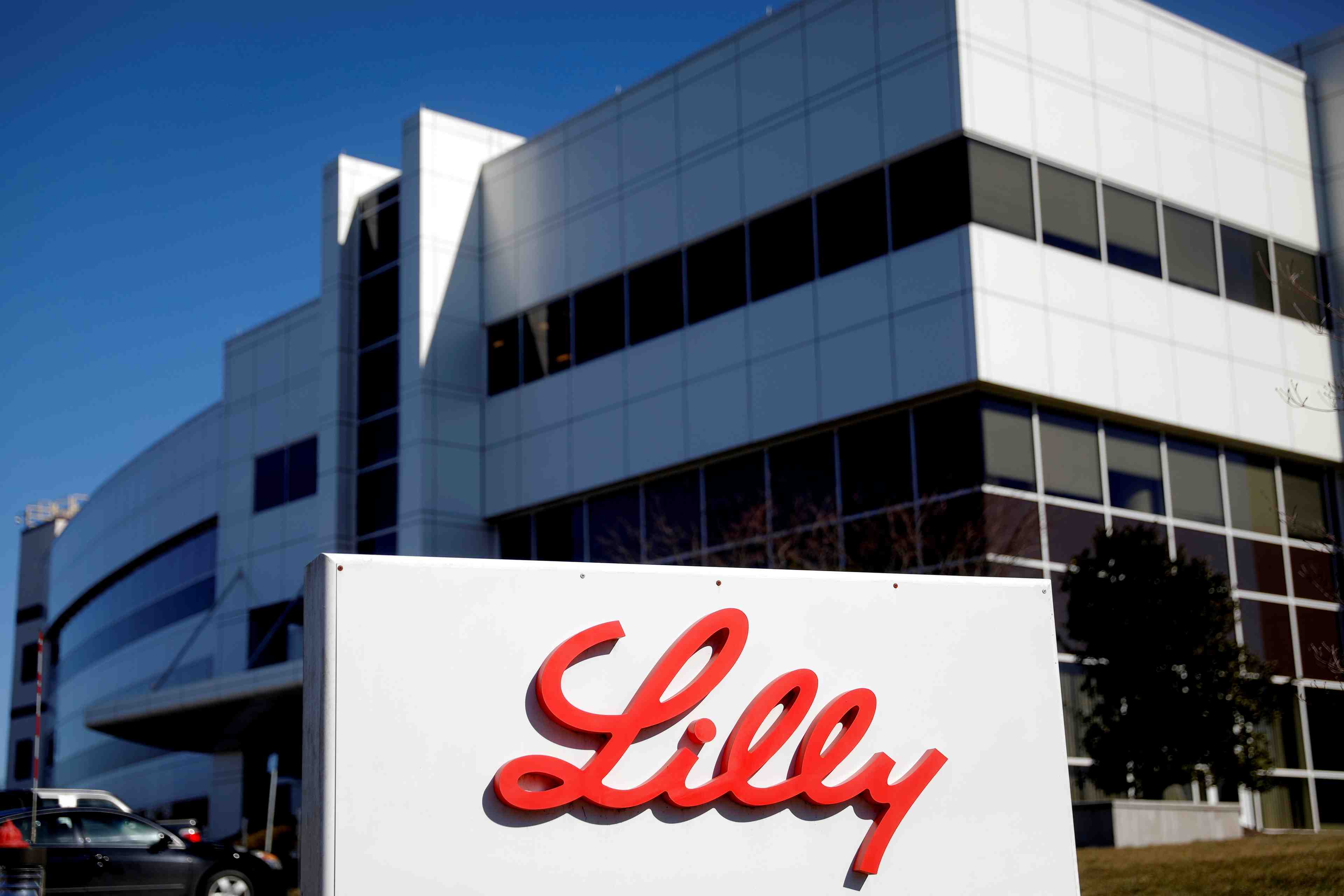 Eli lilly releve ses previsions annuelles, forte demande pour les traitements du covid-19
