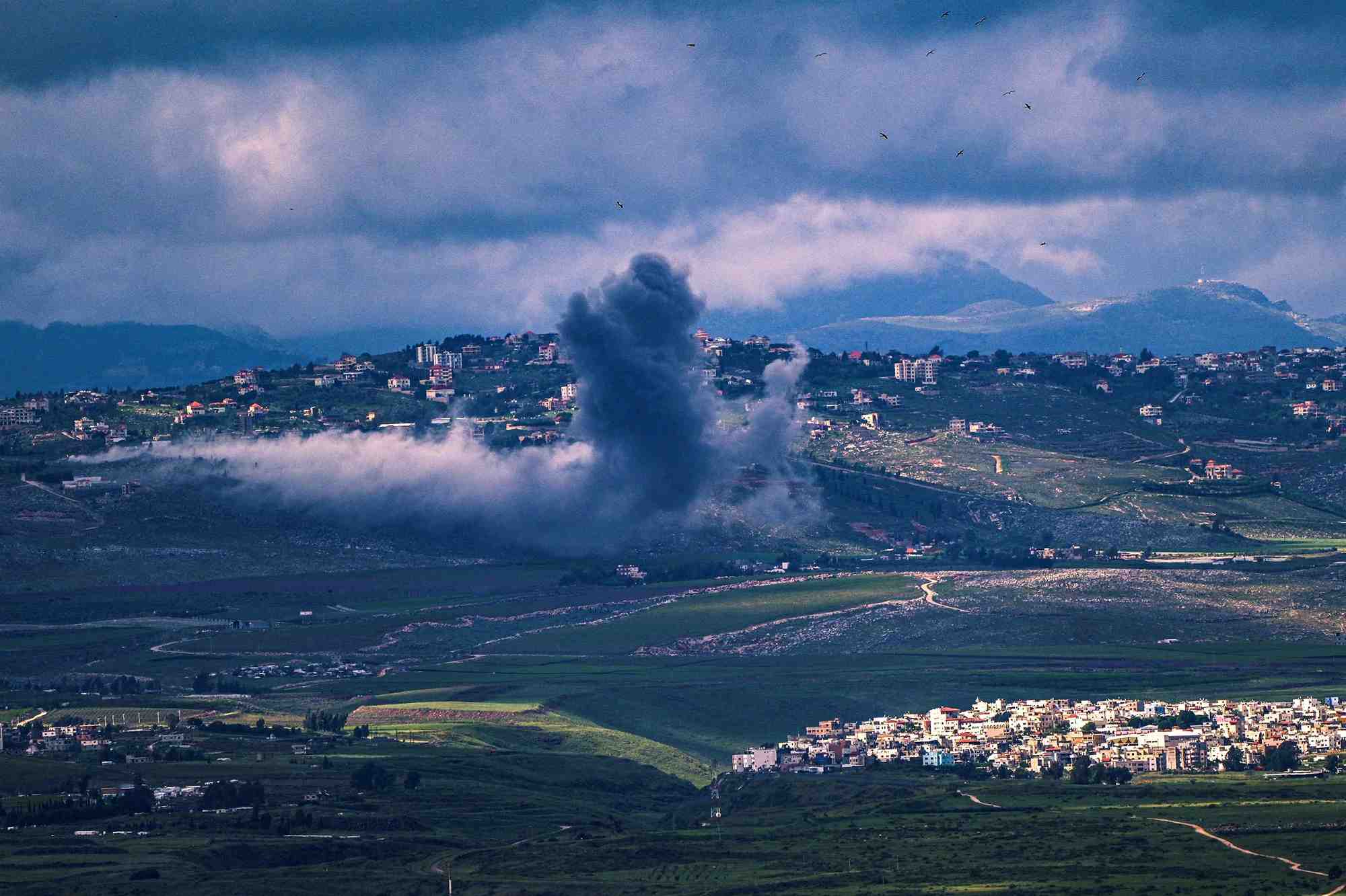 Frappe d'israel de l'autre cote de sa frontiere avec le liban