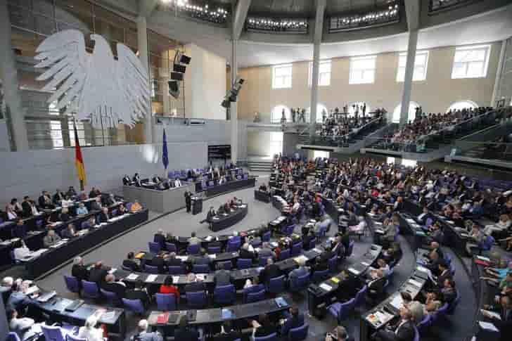 Le bundestag se prononce sur un troisieme plan d'aide a la grece