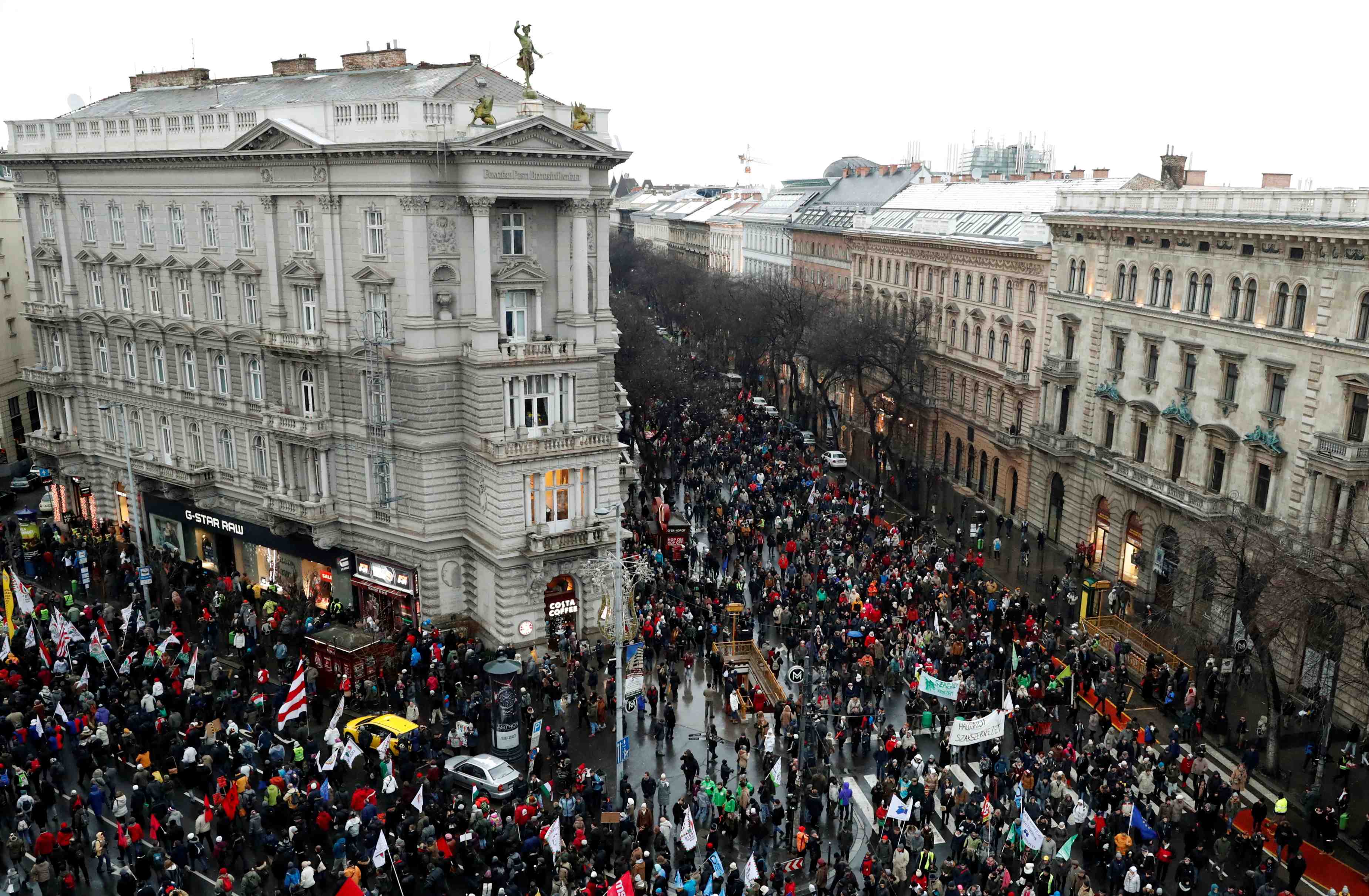 Nouvelle manifestation en hongrie contre la loi travail