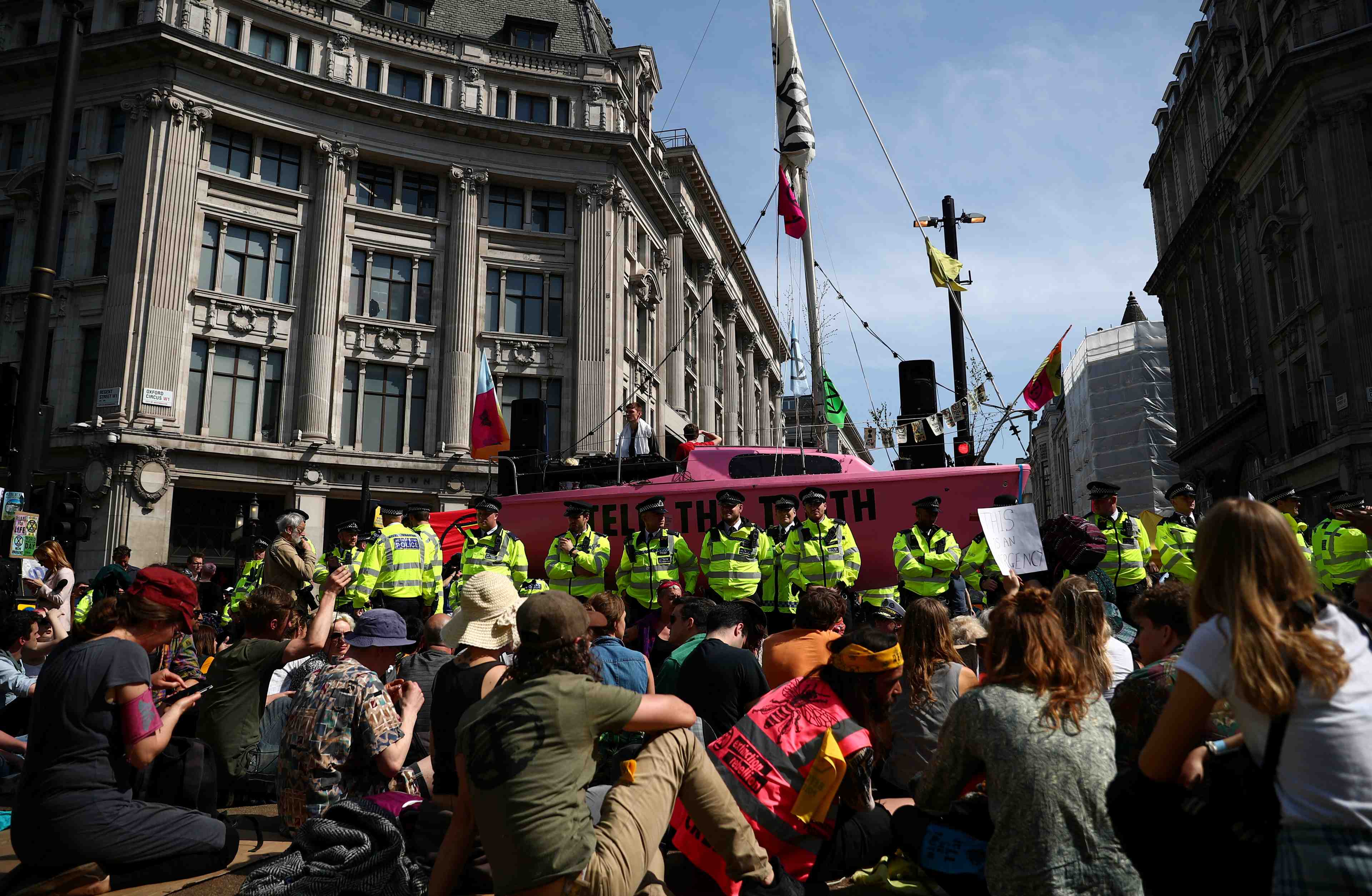 Climat: "sommes-nous la derniere generation ?", demandent de jeunes londoniens