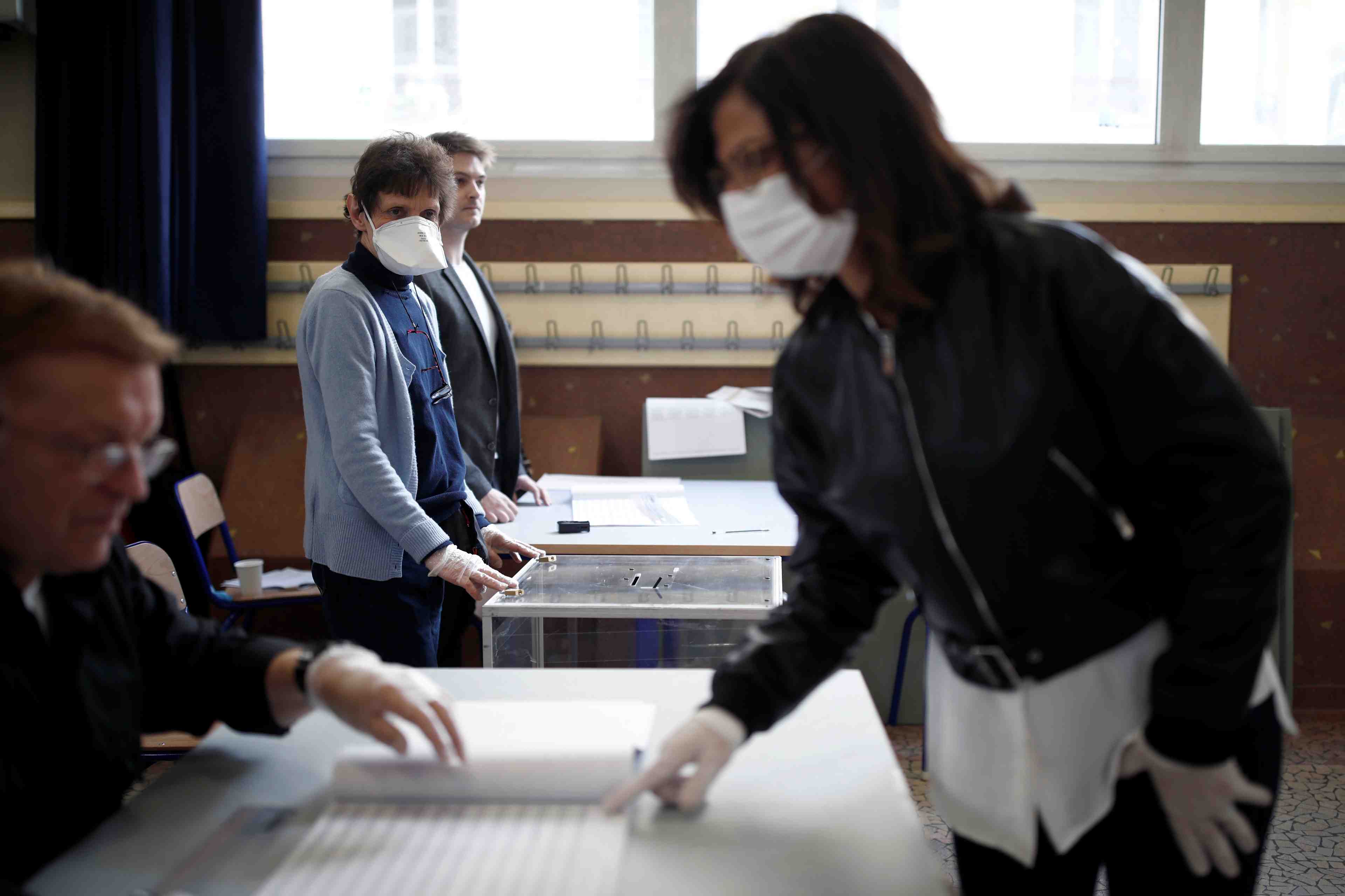 Municipales: participation de 38,77% a 17h, 16 points de moins qu'en 2014