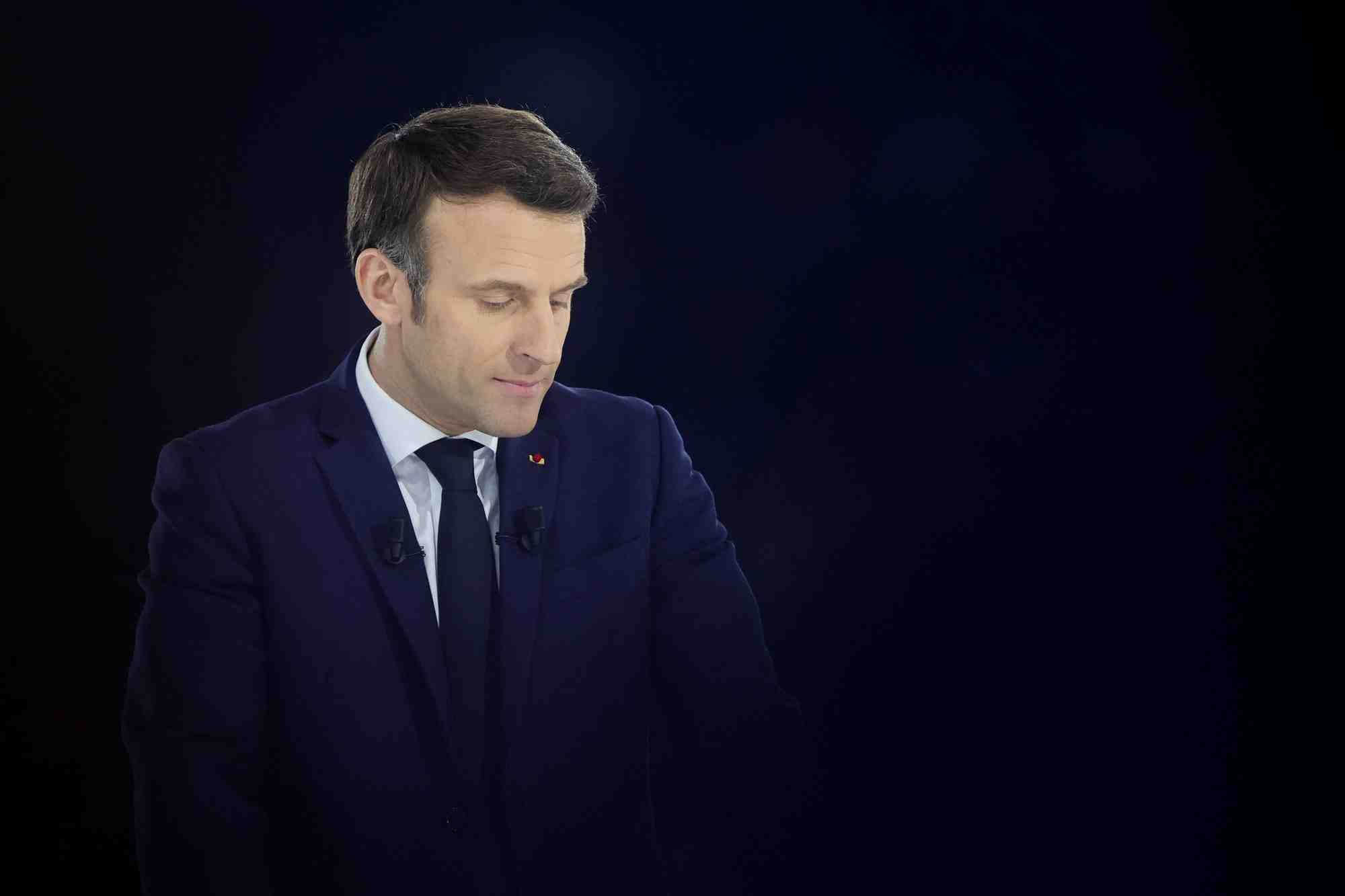 Ukraine: des "indices tres clairs" de crimes de guerre, nouvelles sanctions requises, dit macron