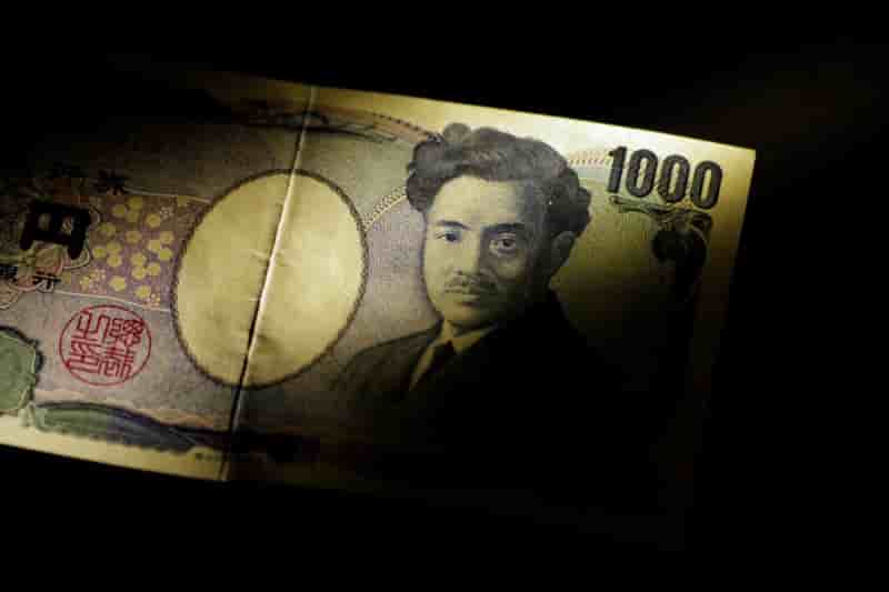 Mesures de relance de pres de 15 milliards d'euros au japon