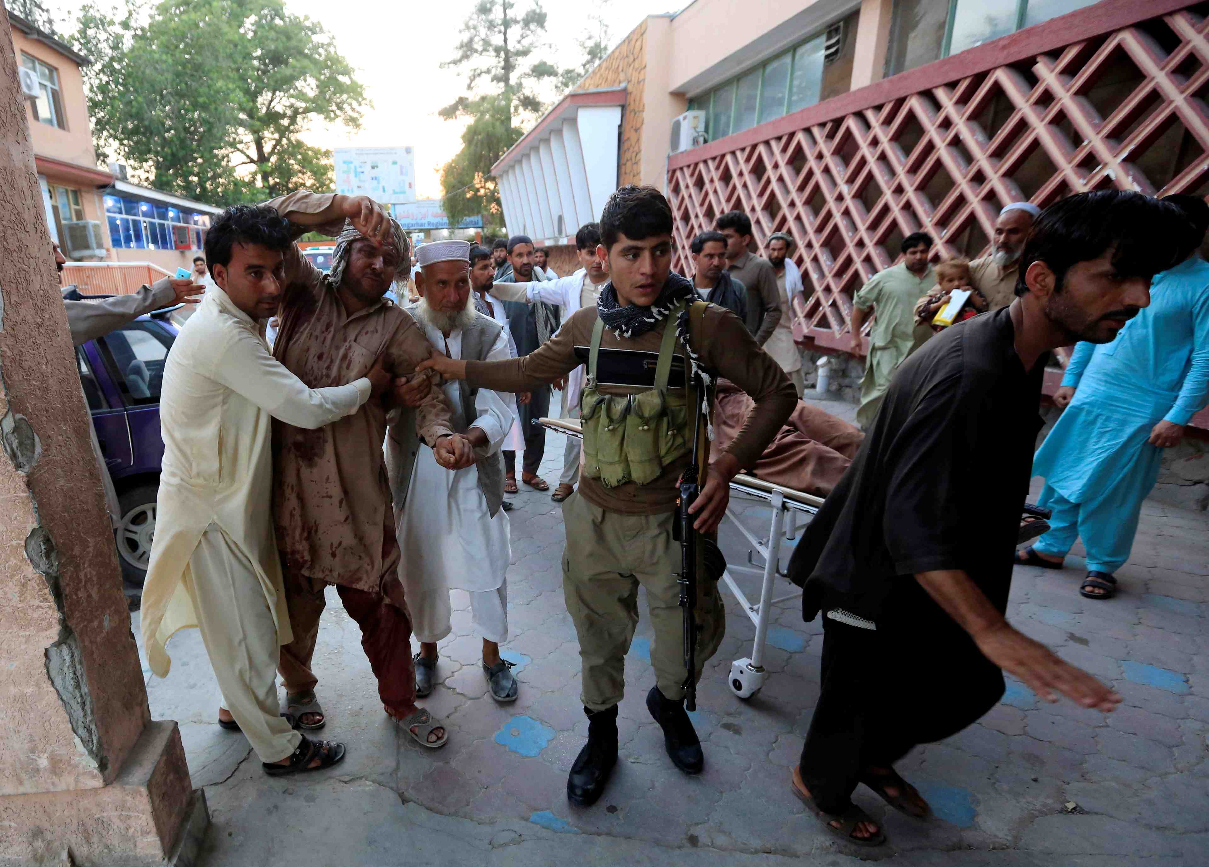 Attaque a jalalabad et explosion dans l'ouest de l'afghanistan