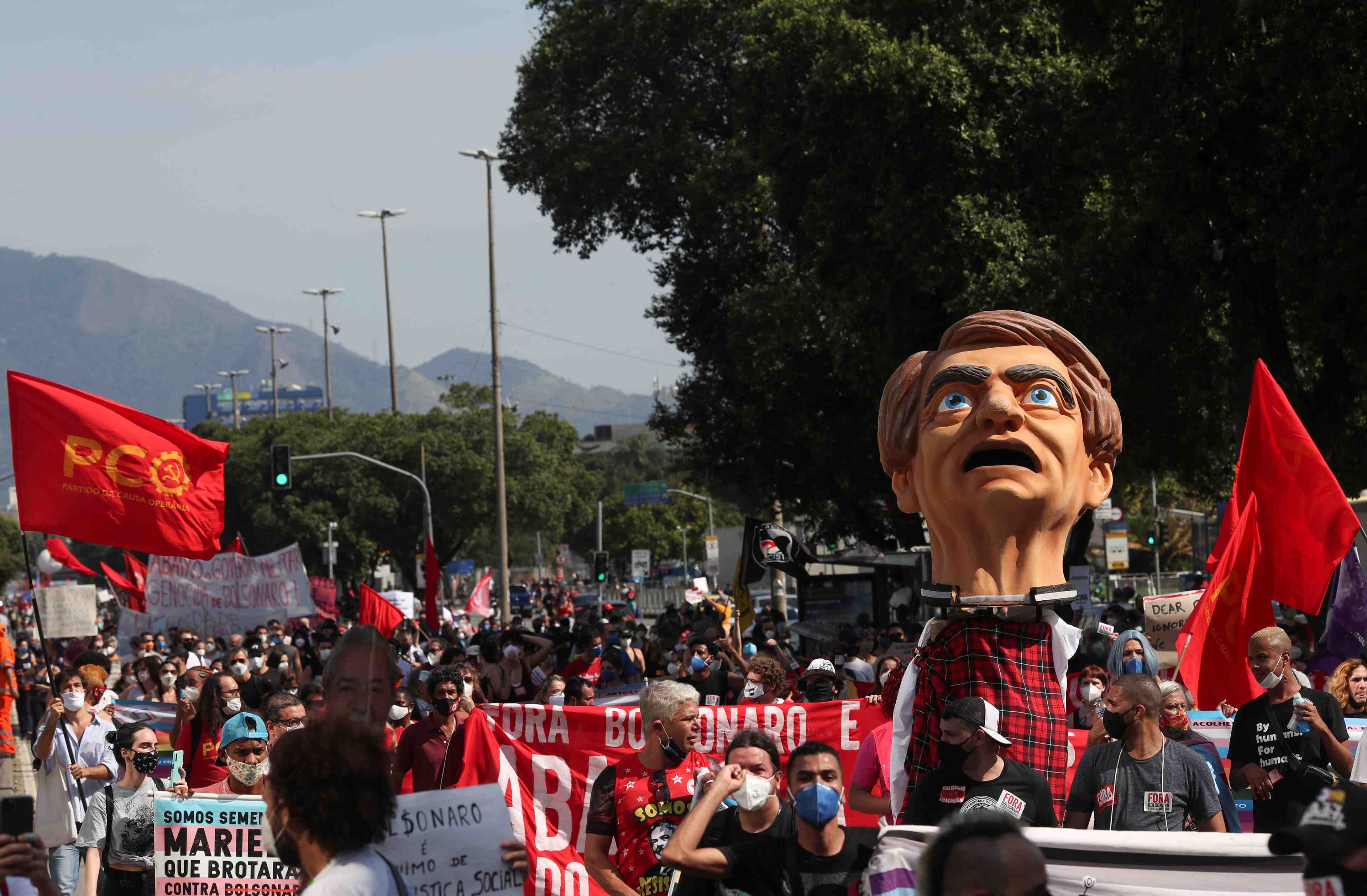 Manifestations au bresil contre la gestion de la crise du coronavirus par bolsonaro