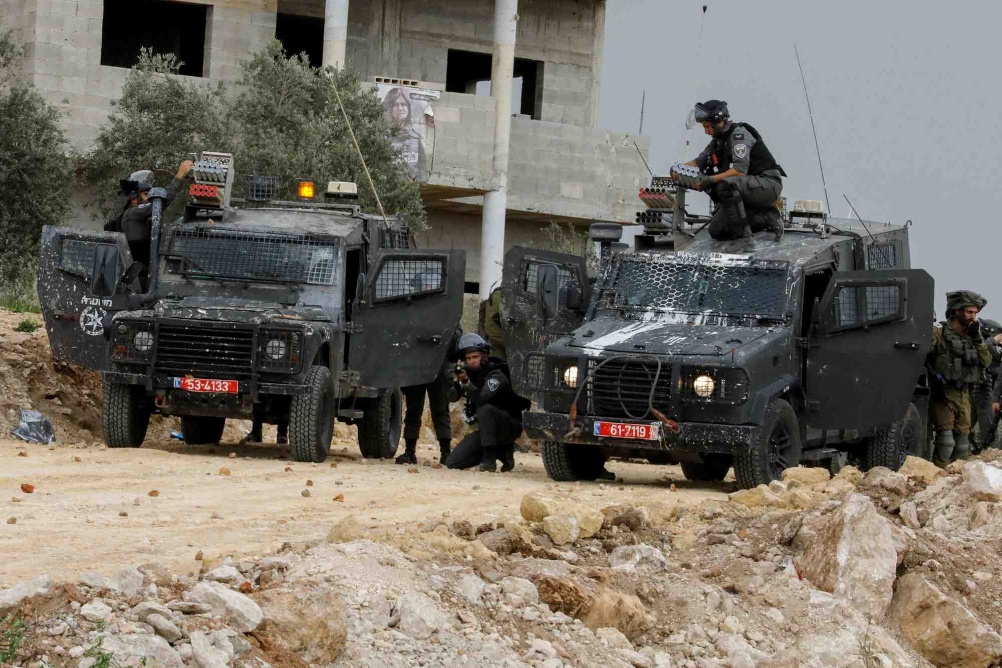 Des officiers de la police des frontieres israelienne pres de naplouse en cisjordanie