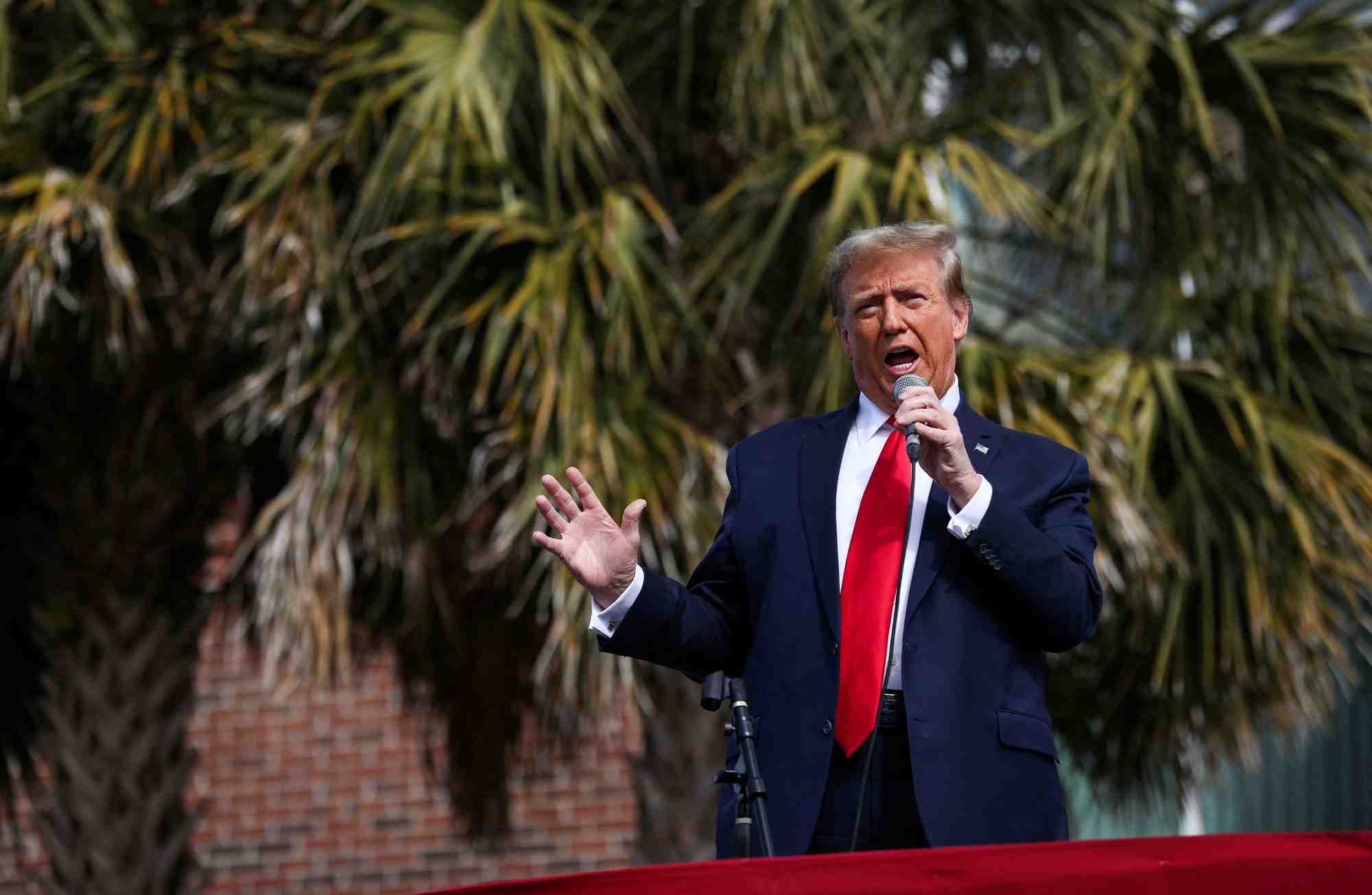 L'ancien president americain donald trump lors d'un rassemblement de campagne a conway