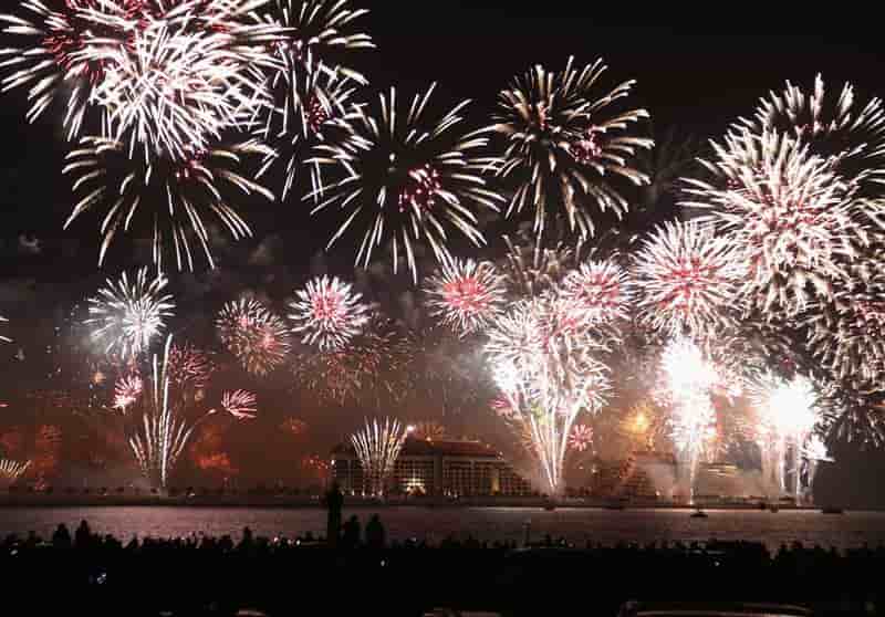 Dubaï voit grand et Londres mange fruité pour le nouvel an