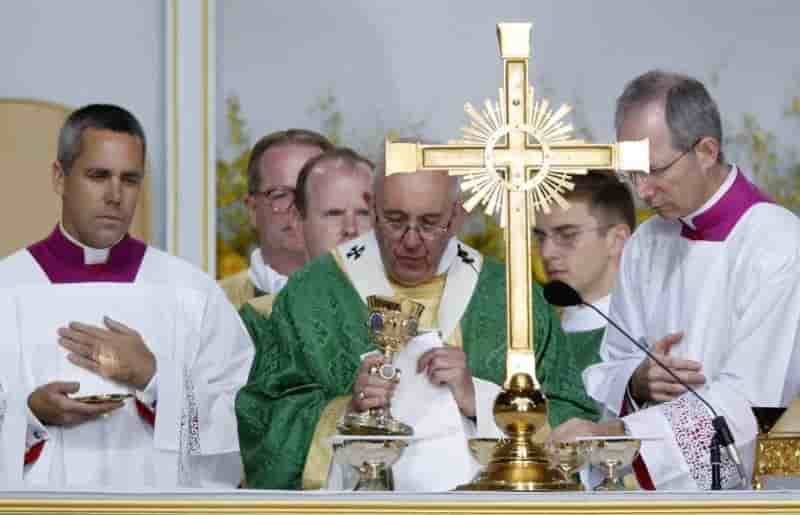 Le pape conclut sa tournee americaine par une messe geante