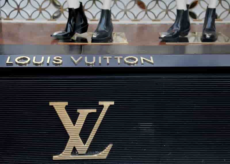 Le designer de vuitton bientot remplace
