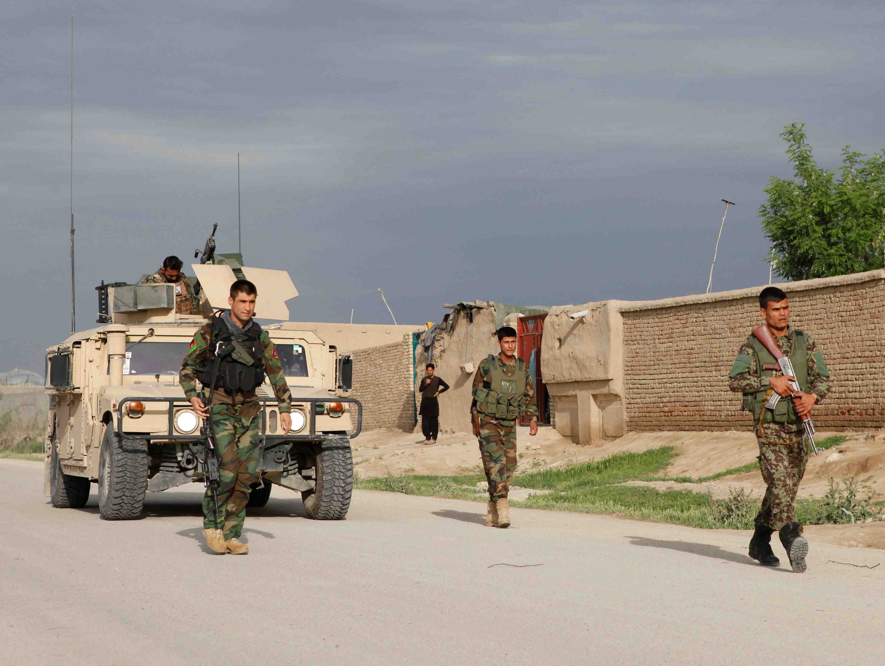 Les taliban attaquent un qg de l'armee afghane, 8 soldats tues