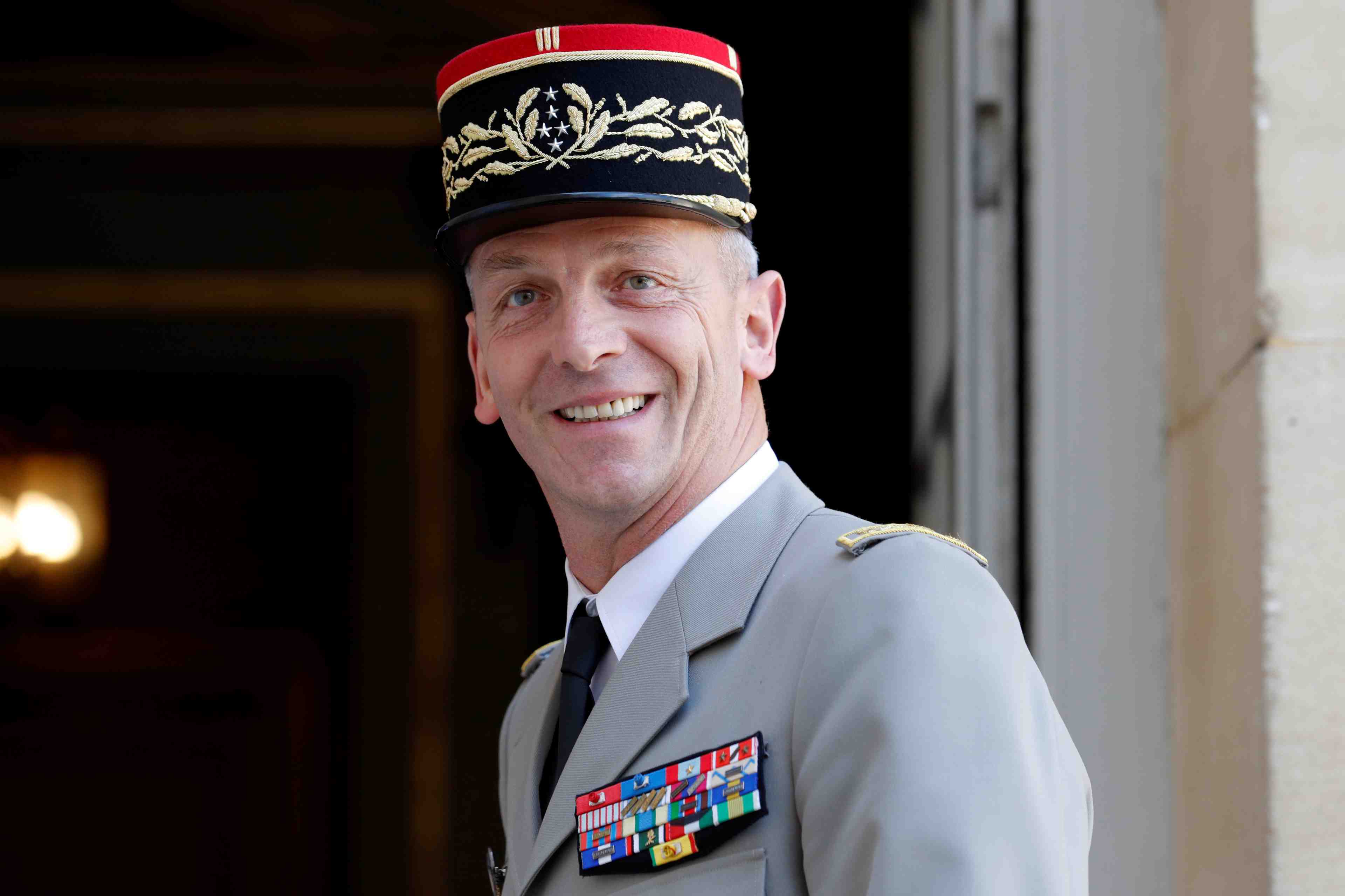 Hommage appuye du nouveau cema a son predecesseur