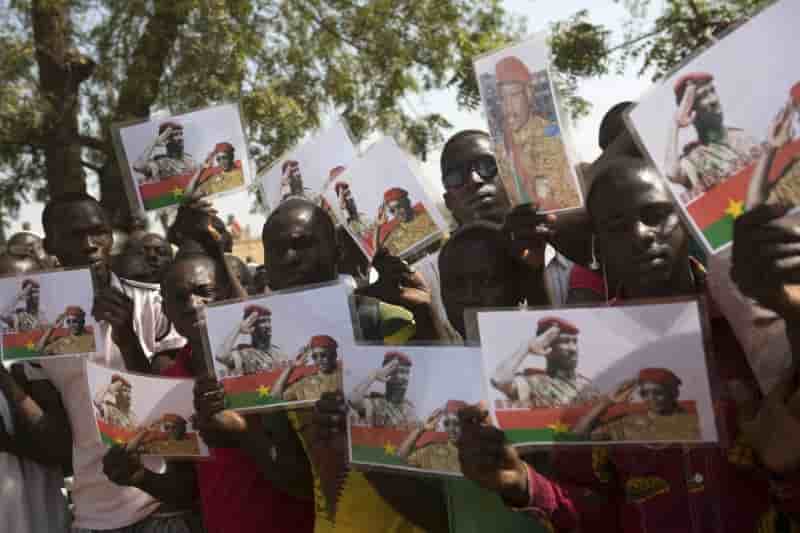 Macron promet de declassifier les documents sur la mort de sankara