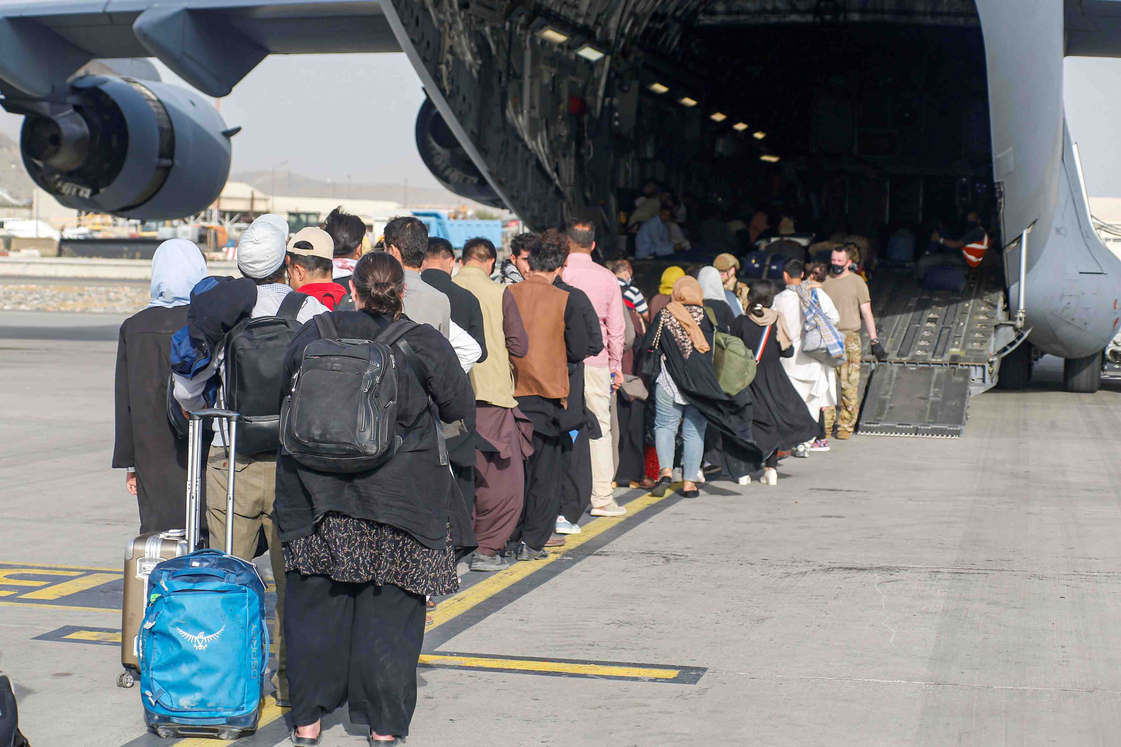 Afghanistan: fusillade a l'aeroport de kaboul, londres va plaider pour des sanctions au g7