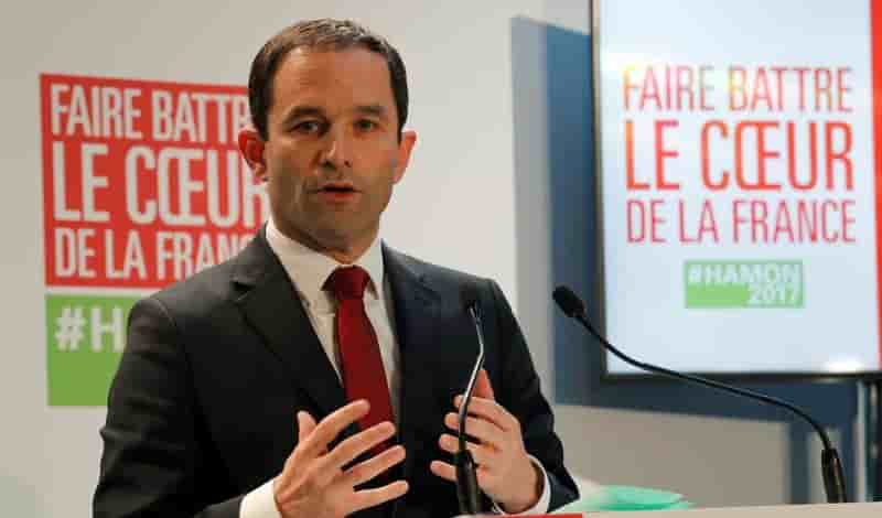 "on ne peut plus douter" que le pen soit d'extreme droite, declare hamon