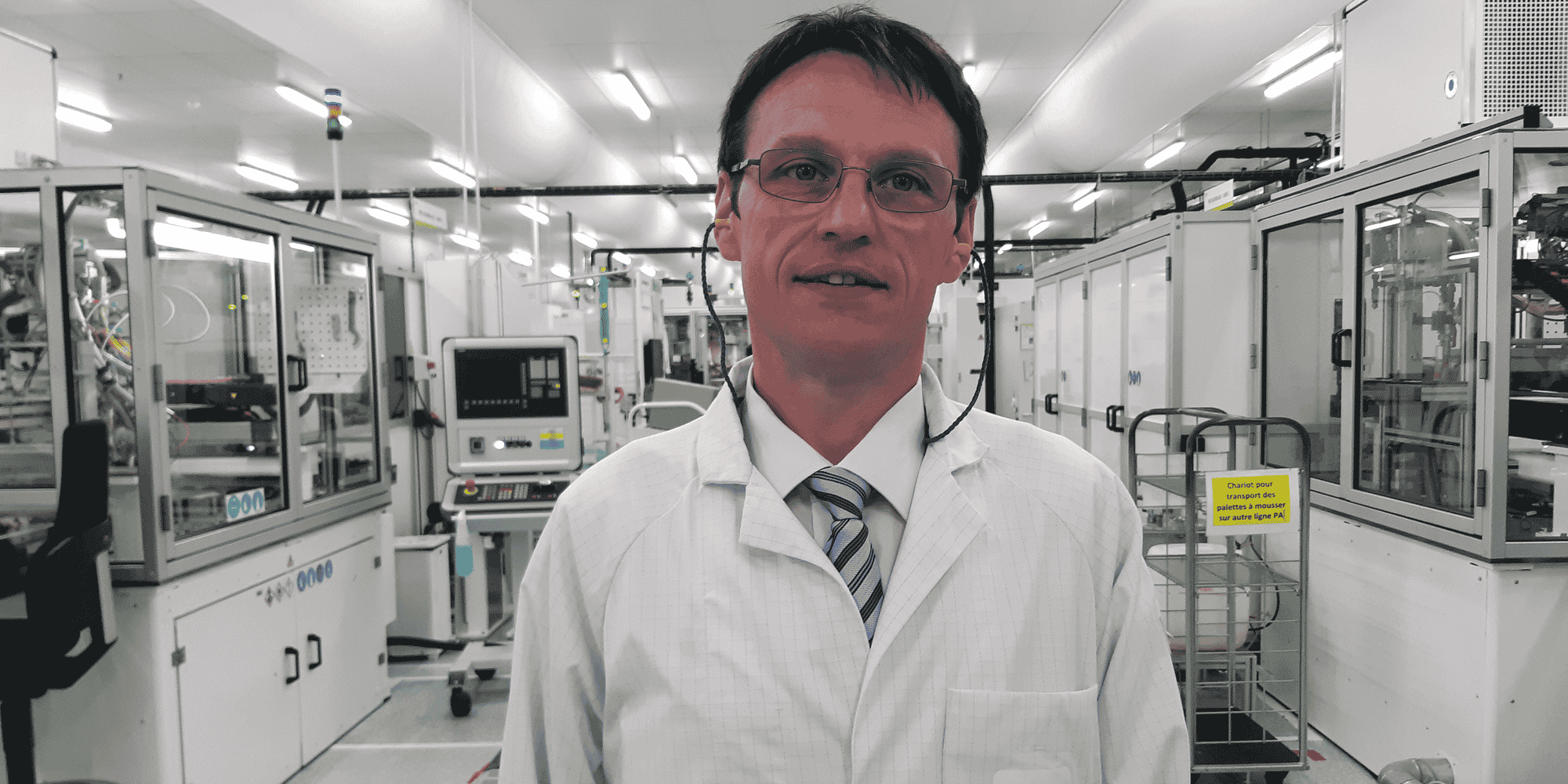 Brice Beuraert, directeur de l’usine Valeo, se focalise sur les capteurs à ultrasons.