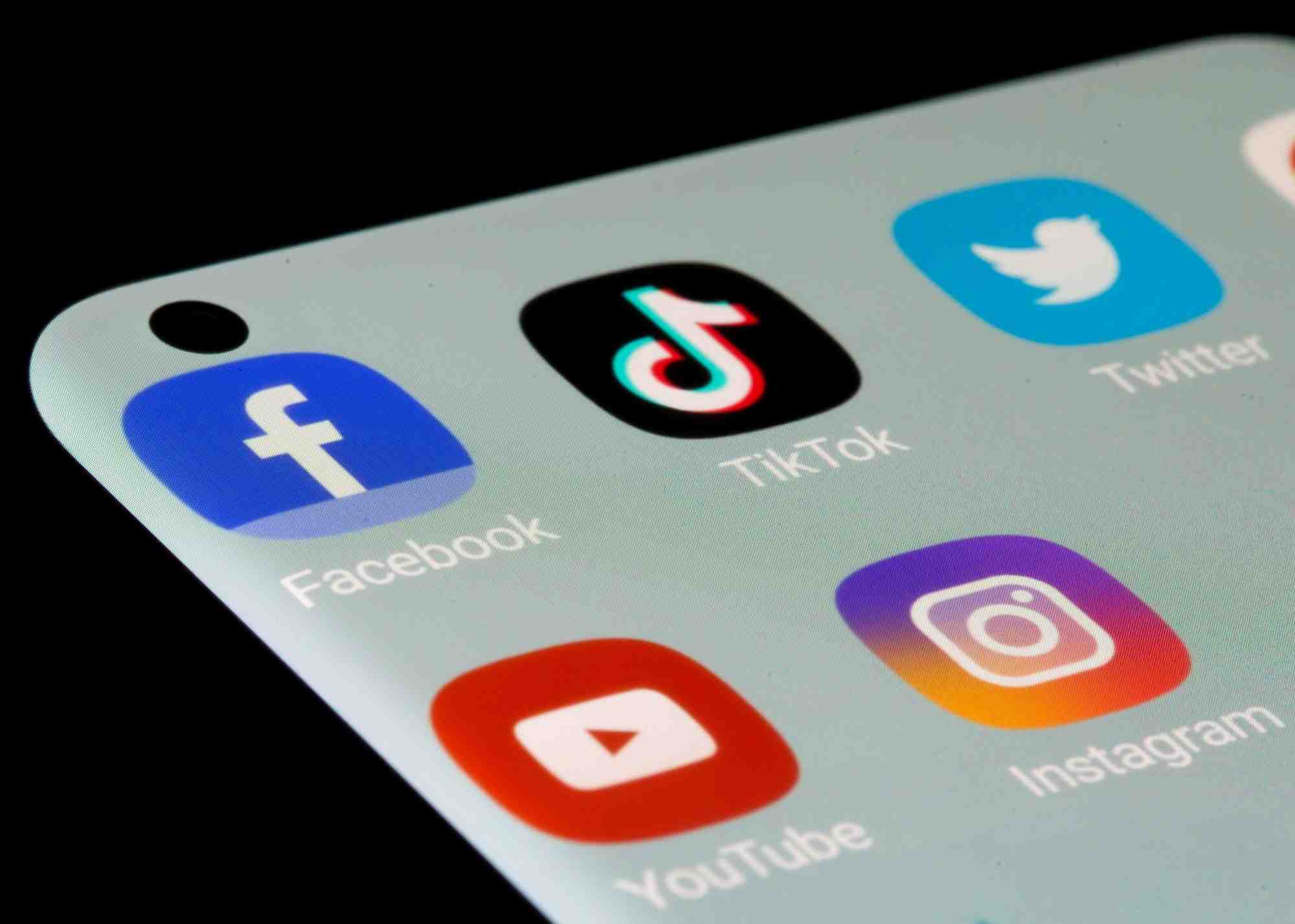 La grande idée du KOSA est de contraindre les plateformes en ligne comme Facebook, Twitter et YouTube à prendre des mesures supplémentaires pour protéger les mineurs.
