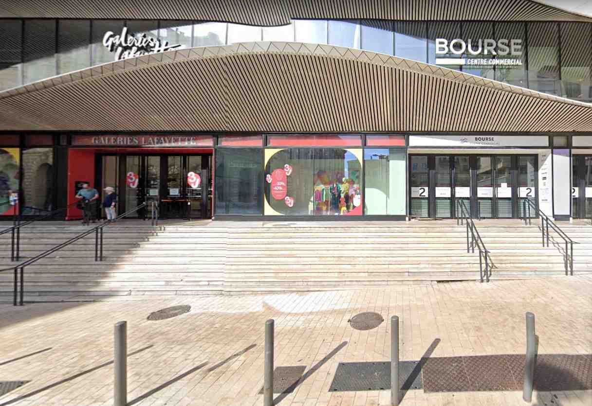 Les deux magasins sont situés à Centre Bourse et dans le centre commercial Prado, tout près du stade Vélodrome.