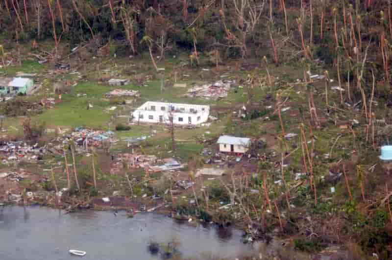 Trente-cinq mille fidjiens toujours sans abri apres le cyclone winston
