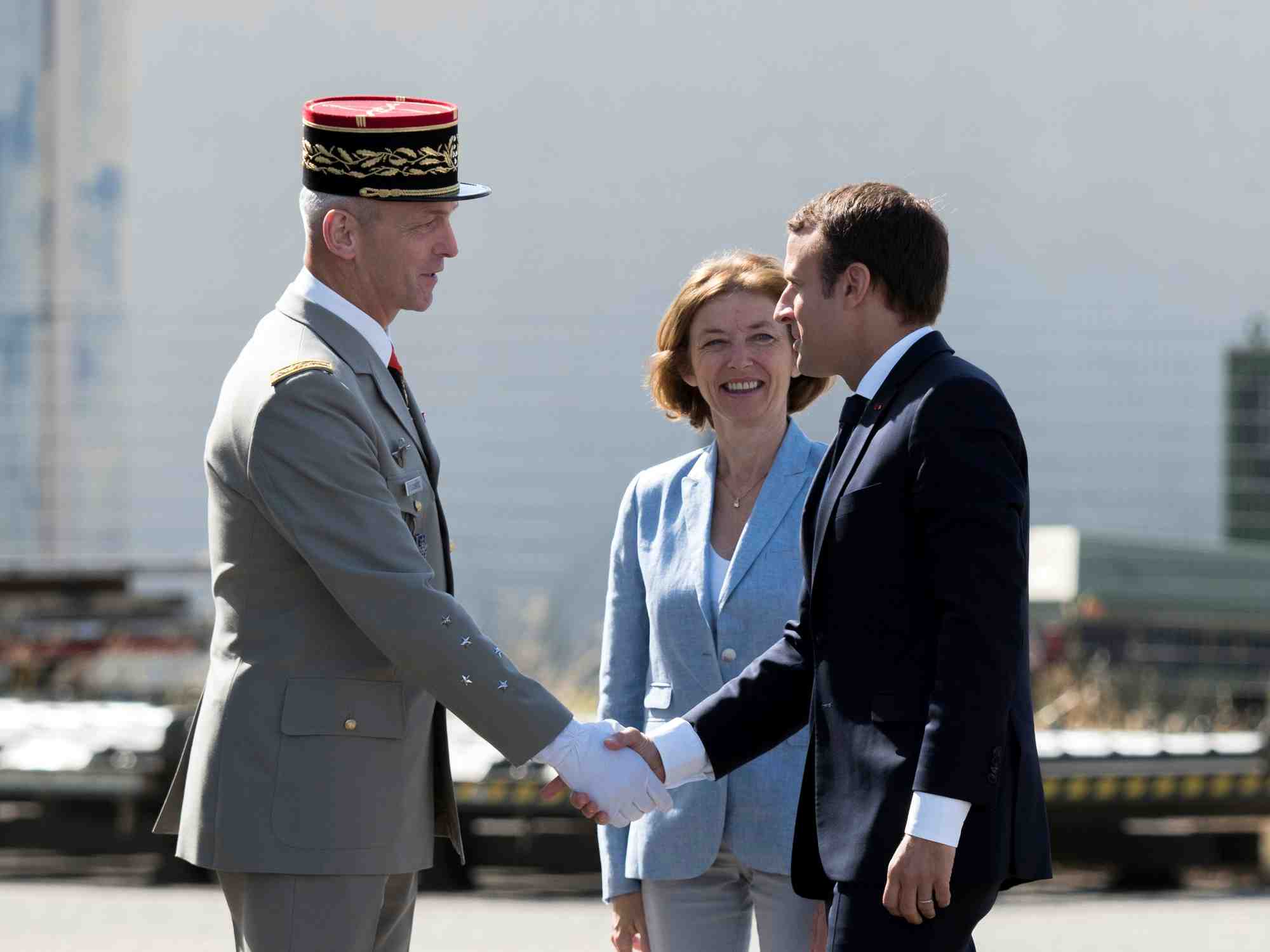 En 2009, le ministère de la Défense avait lancé 28 opération pour un coût total de 1,62 milliard d'euros, dont 1,09 milliard pour l'équipement des forces pour tenter de limiter les effets de la crise financière de 2008.