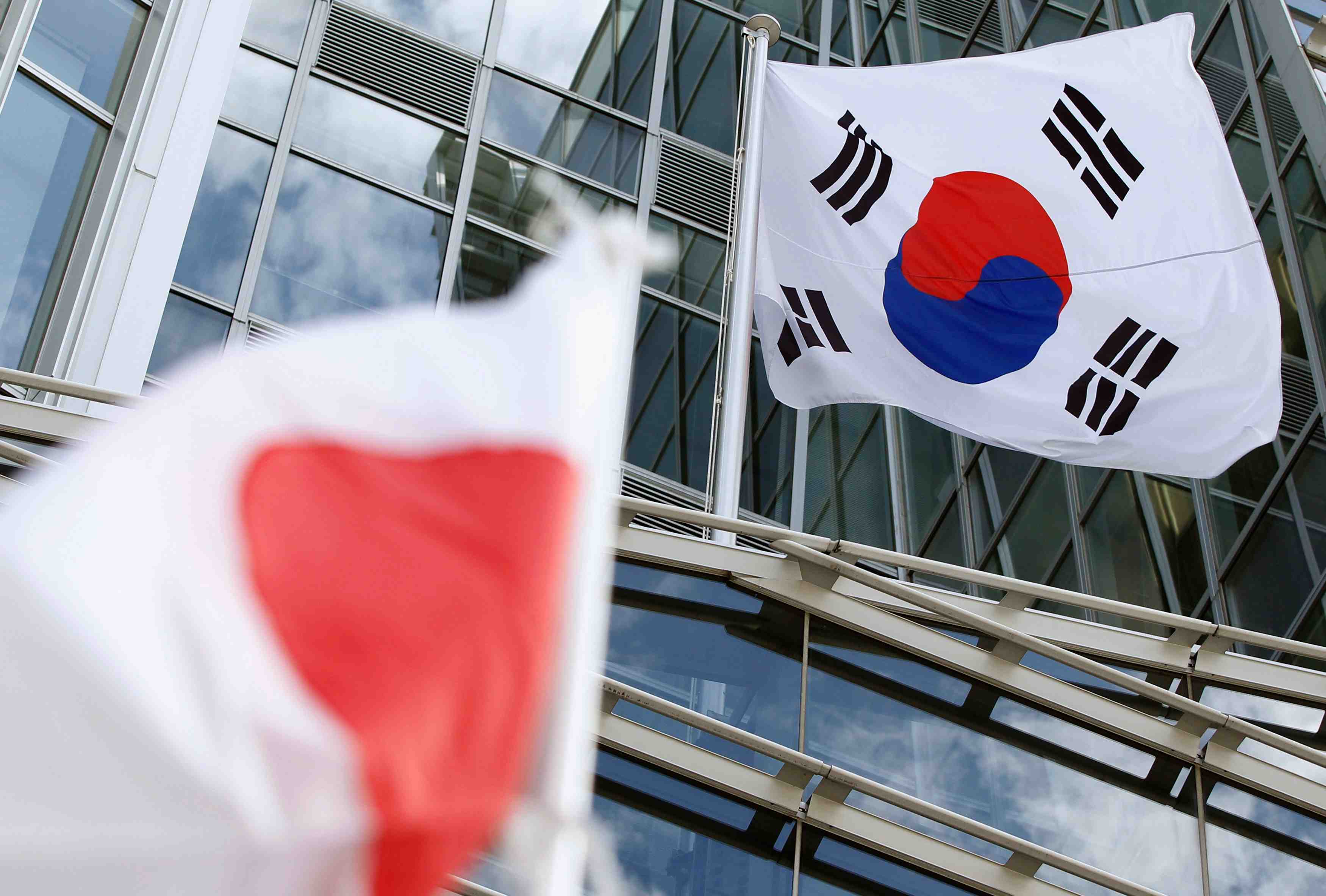 Tokyo pourrait porter son litige diplomatique avec seoul devant la cpi