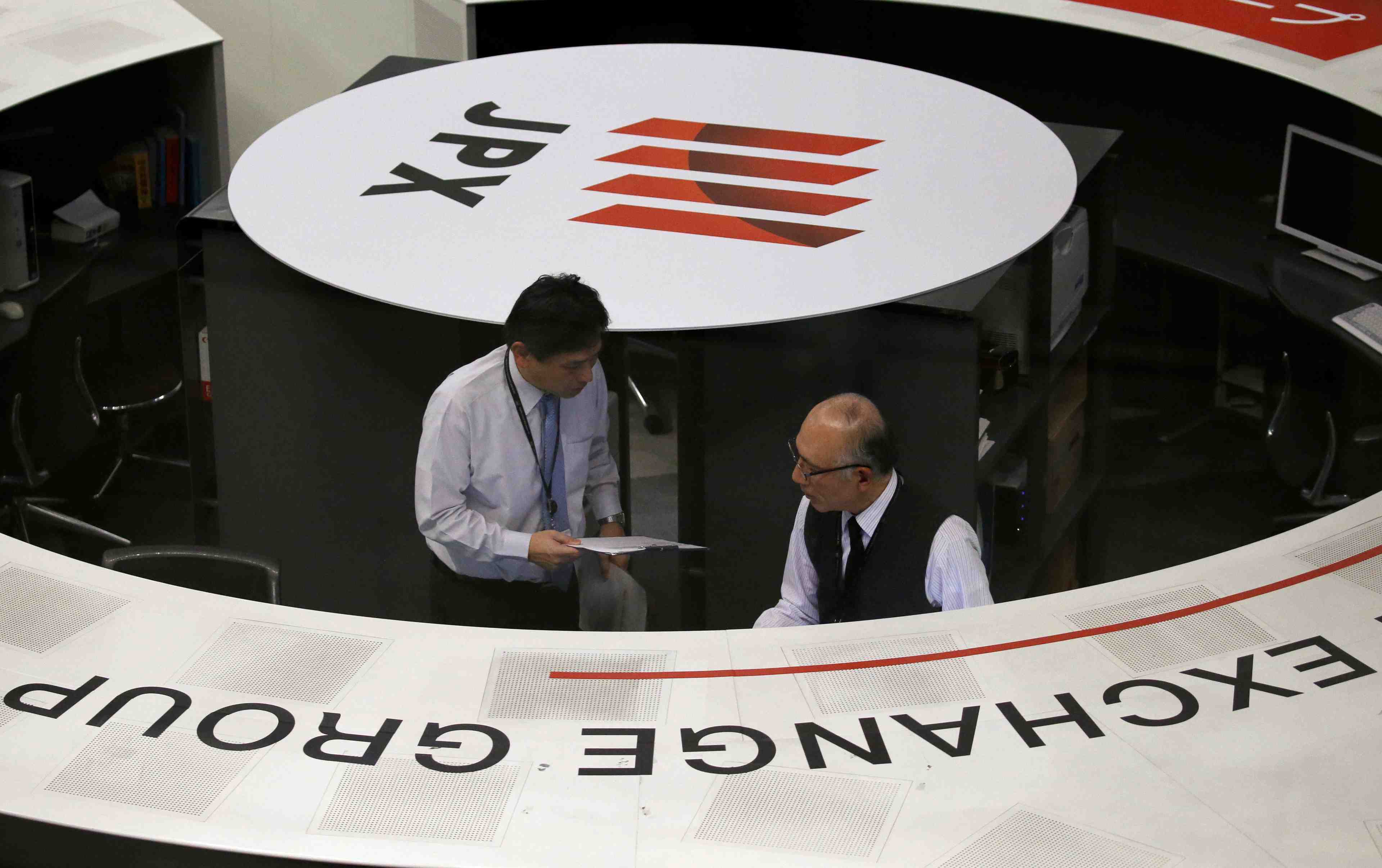 Tokyo finit en hausse