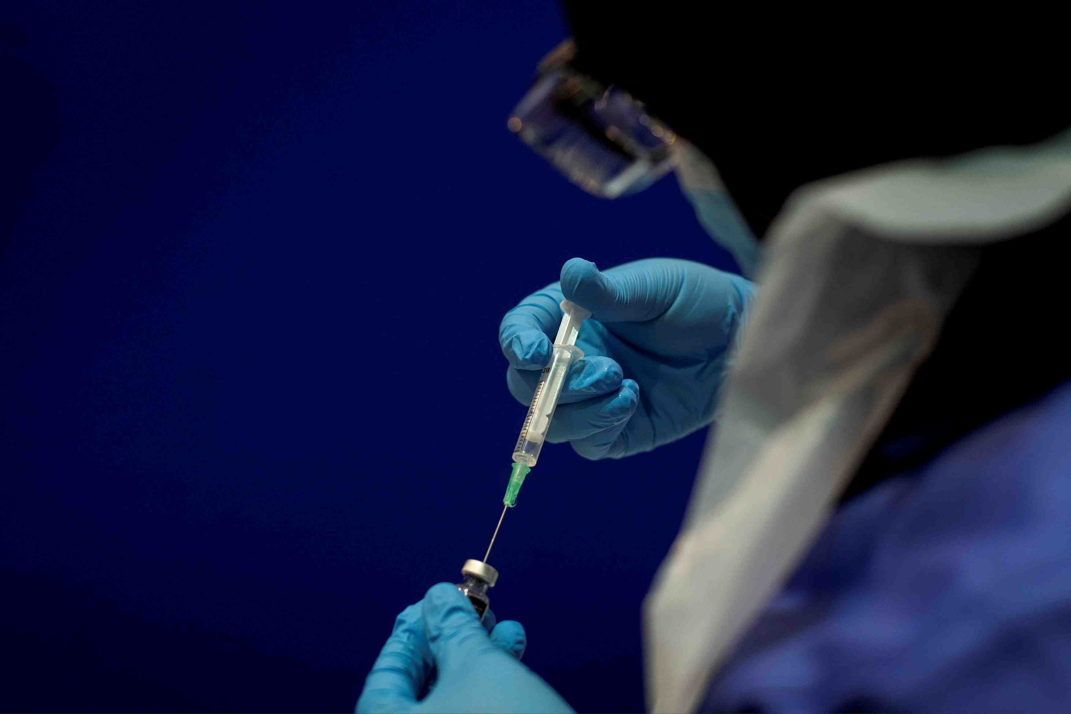 Coronavirus: londres envisage un vaccin obligatoire pour le personnel de sante