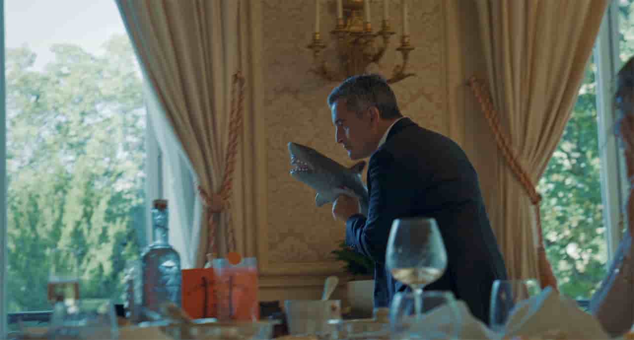 Dans un nouveau documentaire, Yann L'Hénoret plonge dans les coulisses de la place Beauvau durant le tumultueux mandat de Gérald Darmanin.
