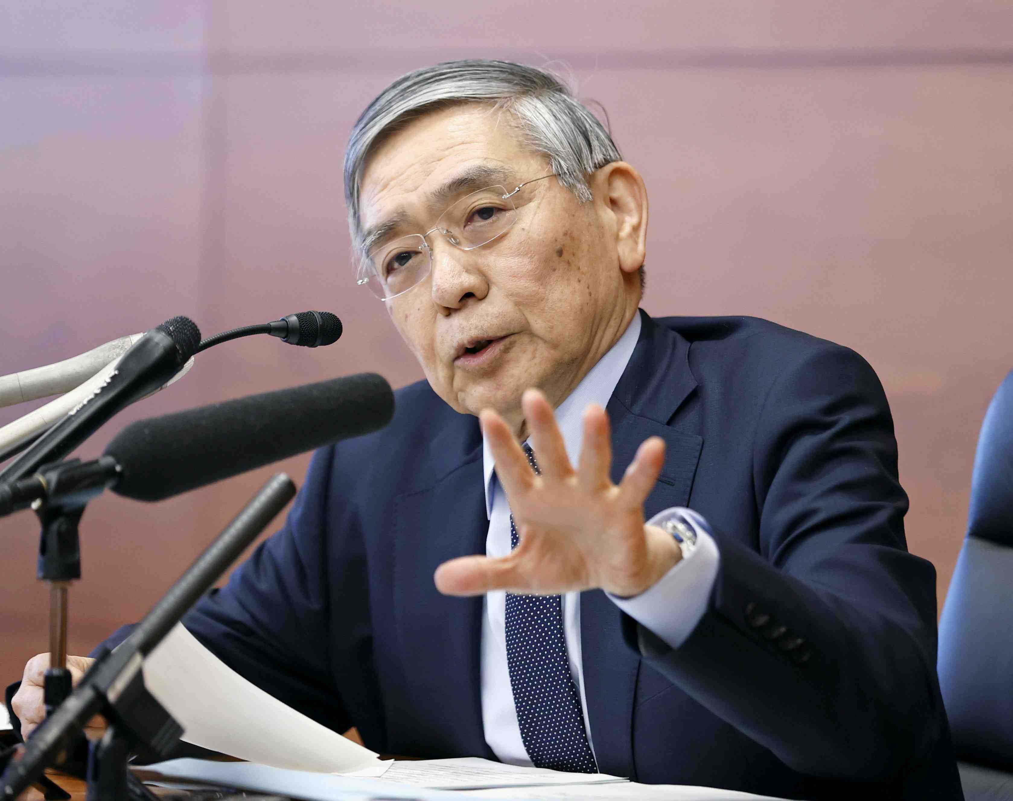 Japon: kuroda s'engage a ce que la boj continue d'acheter des etf, selon le journal asahi