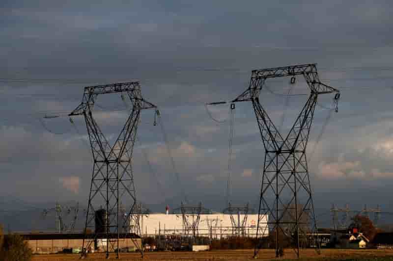 Des militants de Greenpeace dans la centrale de Fessenheim