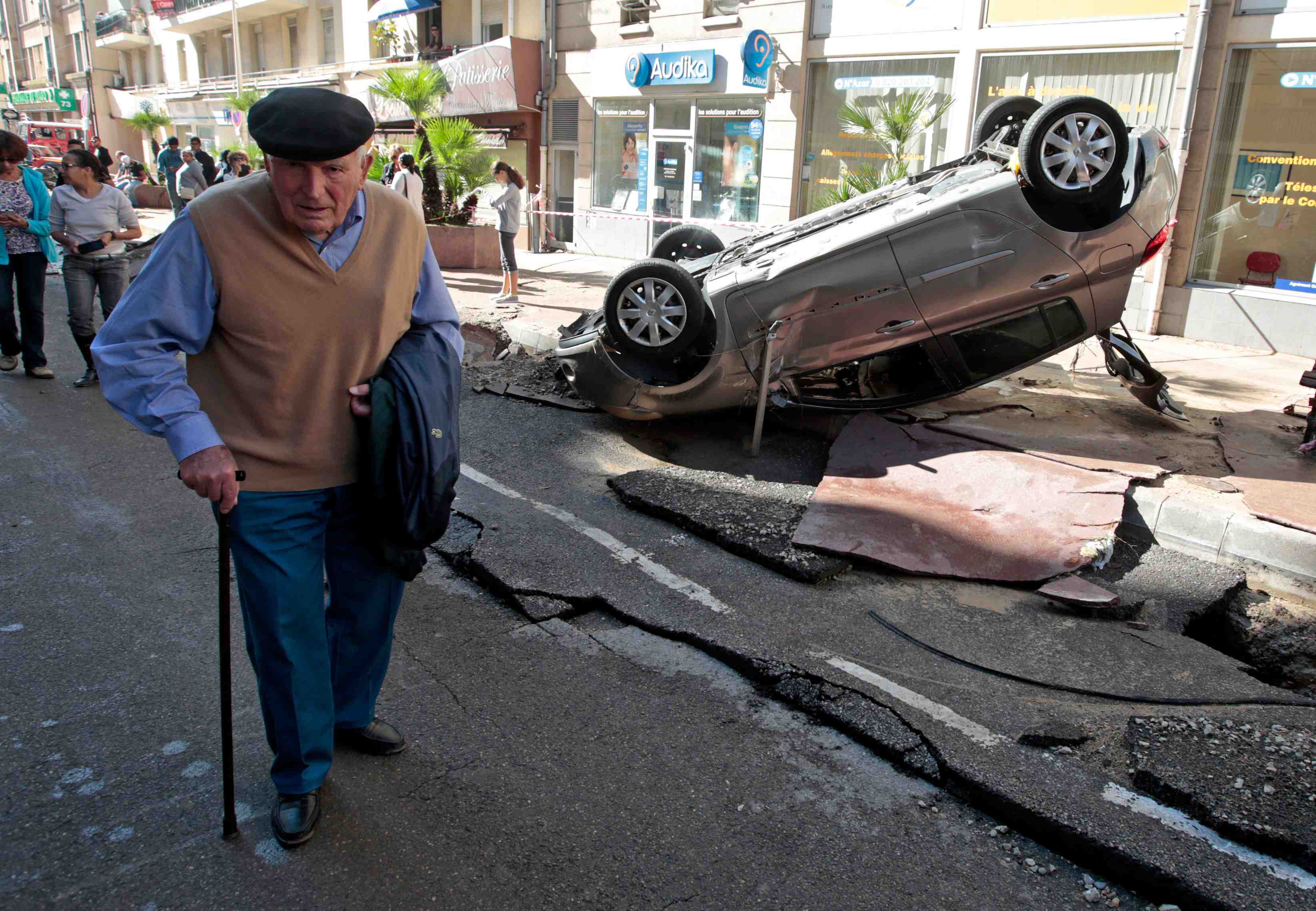 Plus de 9.000 foyers sans electricite dans les alpes-maritimes