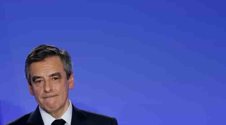 Fillon tente de regagner le terrain perdu a marche forcee