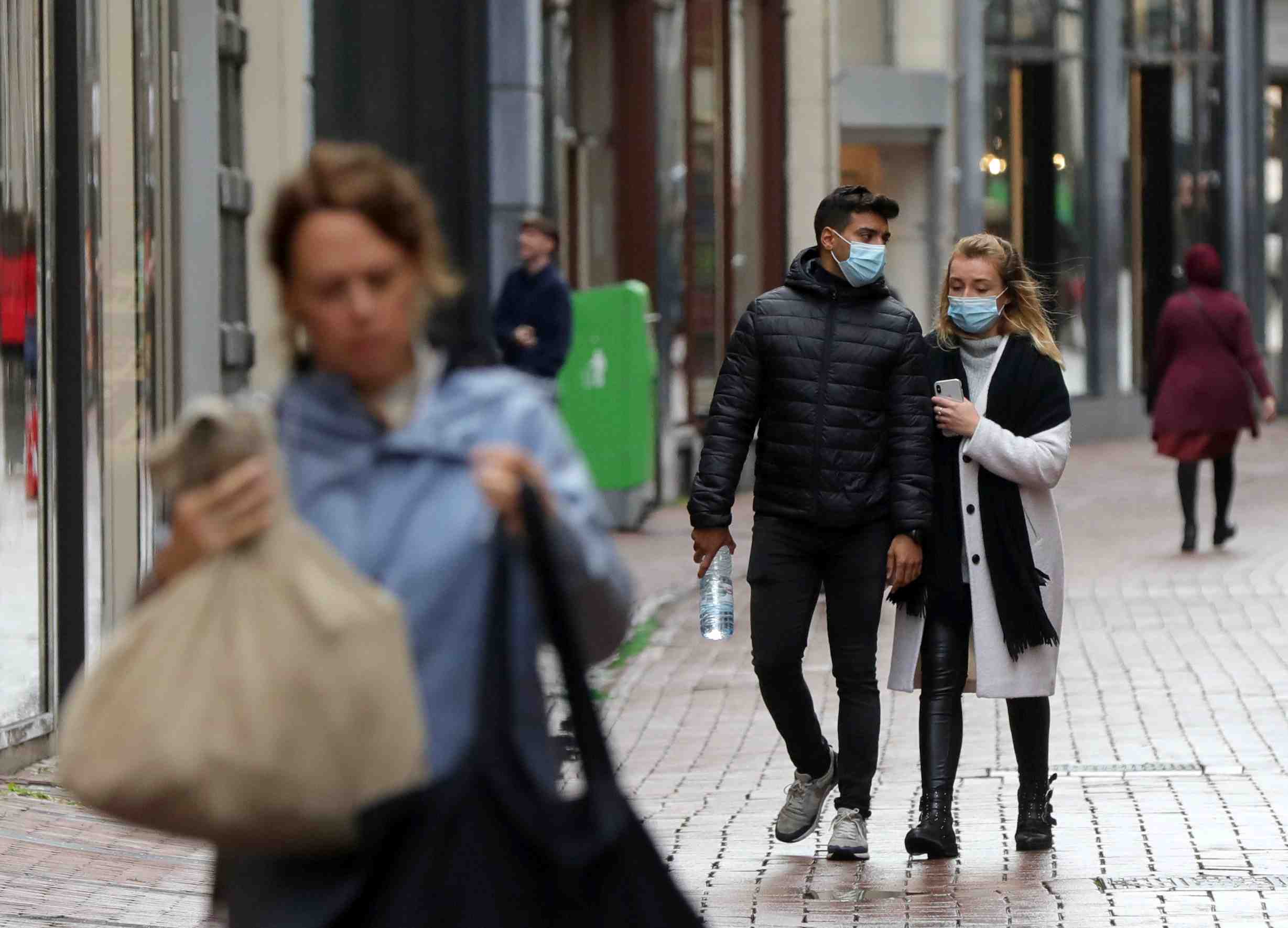 Coronavirus: les pays-bas rendent le port du masque obligatoire